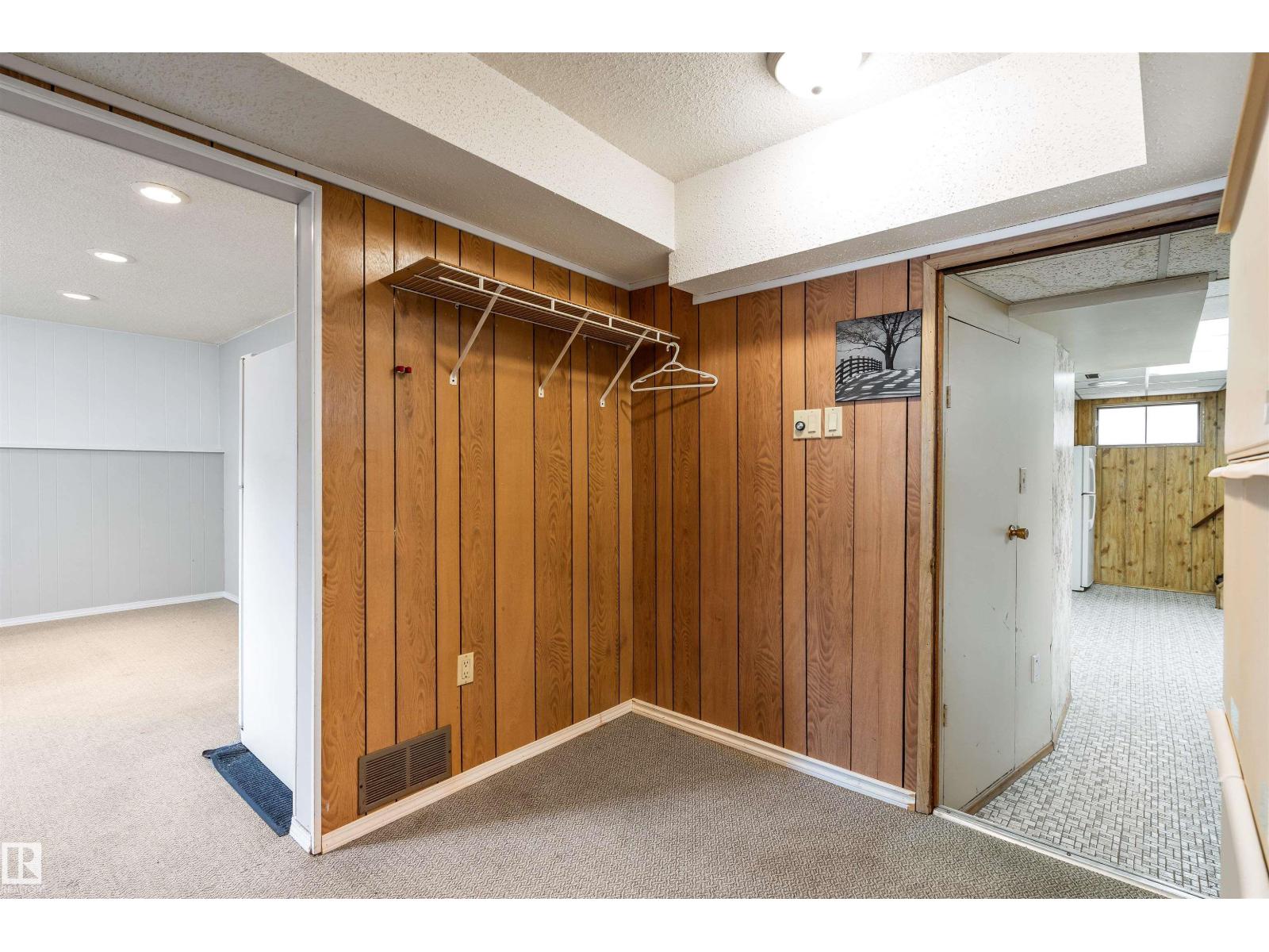 Single Family House Bungalow for Sale in  BELMONT DR St. Albert 