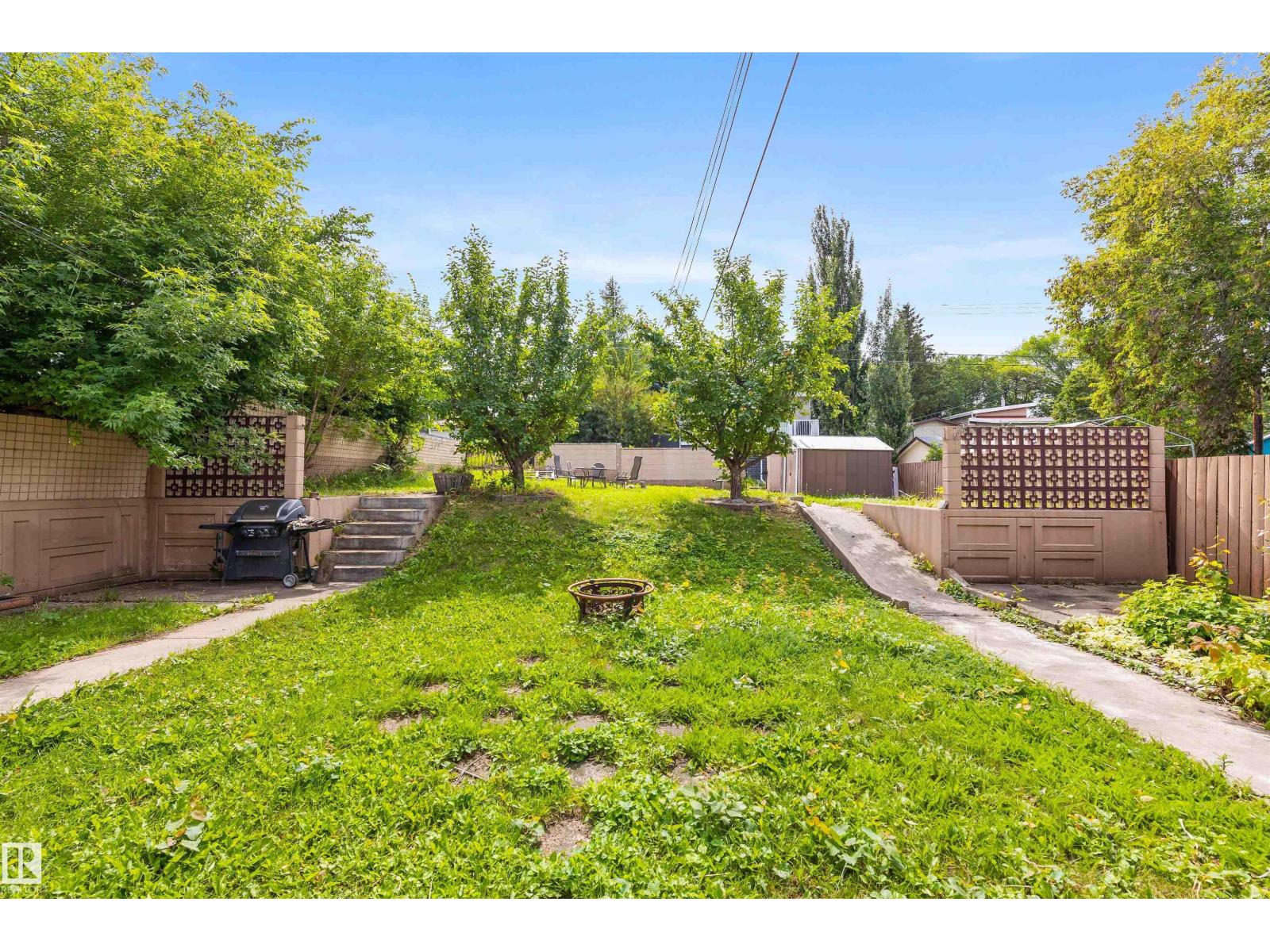 Single Family House Bungalow for Sale in  BELMONT DR St. Albert 