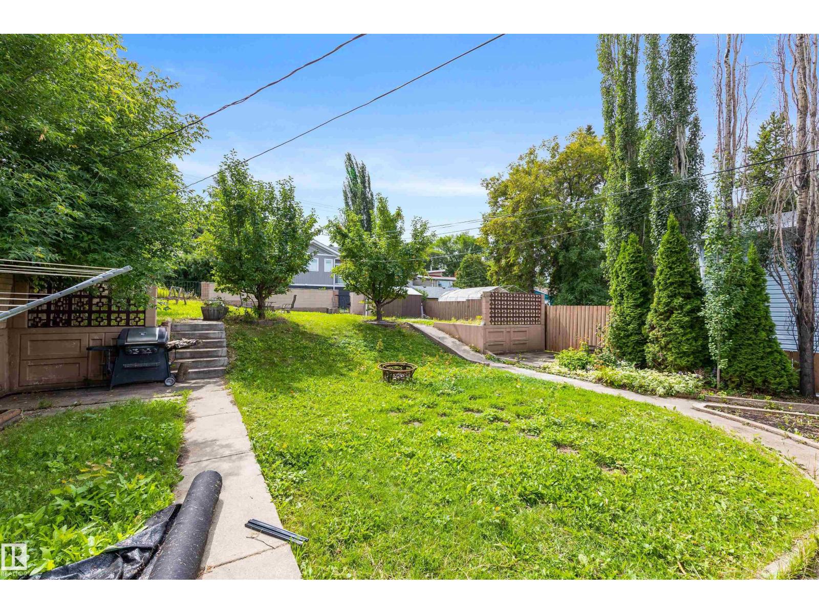 Single Family House Bungalow for Sale in  BELMONT DR St. Albert 