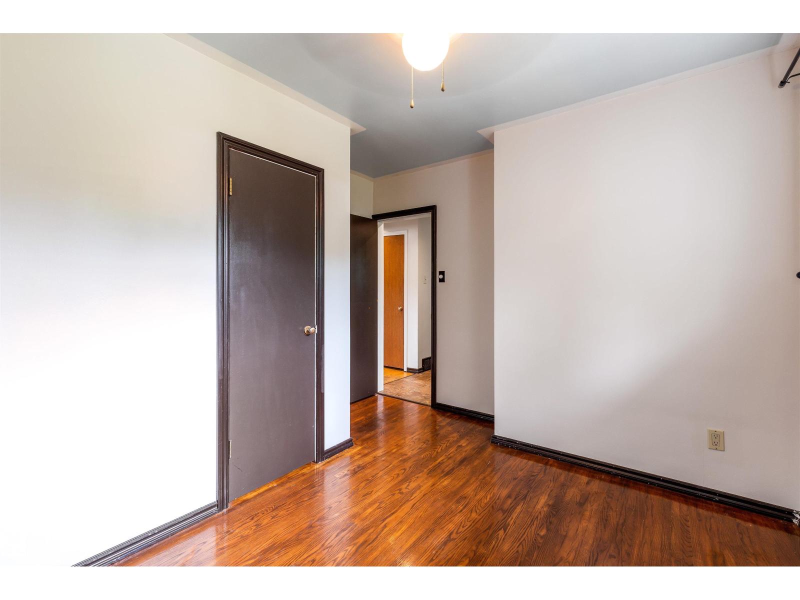 Single Family House Bungalow for Sale in  BELMONT DR St. Albert 