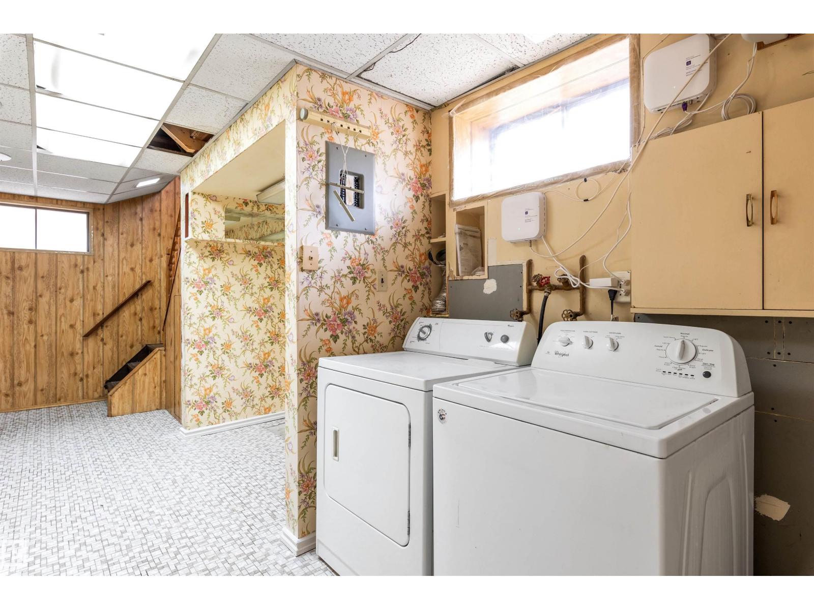 Single Family House Bungalow for Sale in  BELMONT DR St. Albert 