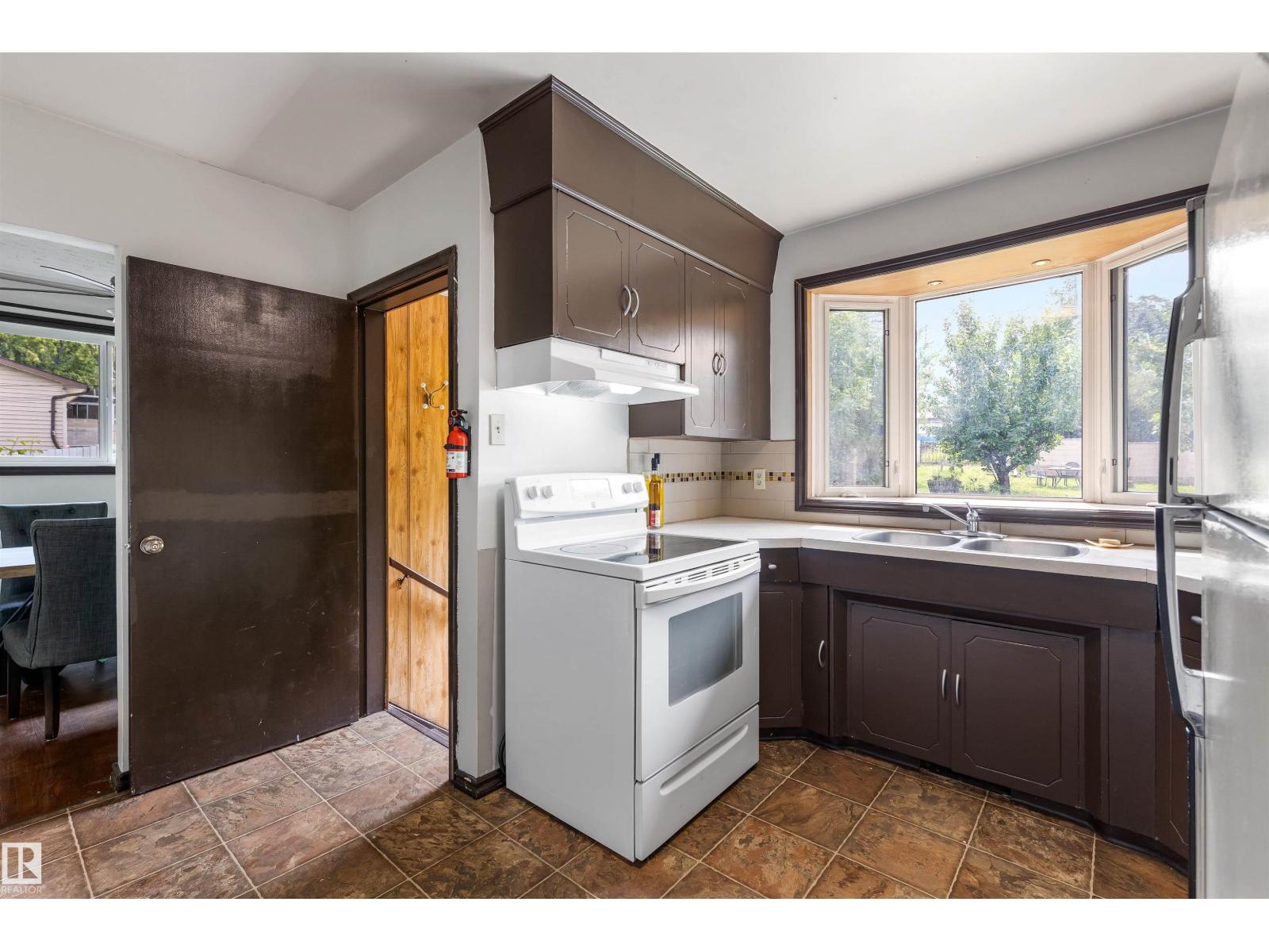 Single Family House Bungalow for Sale in  BELMONT DR St. Albert 