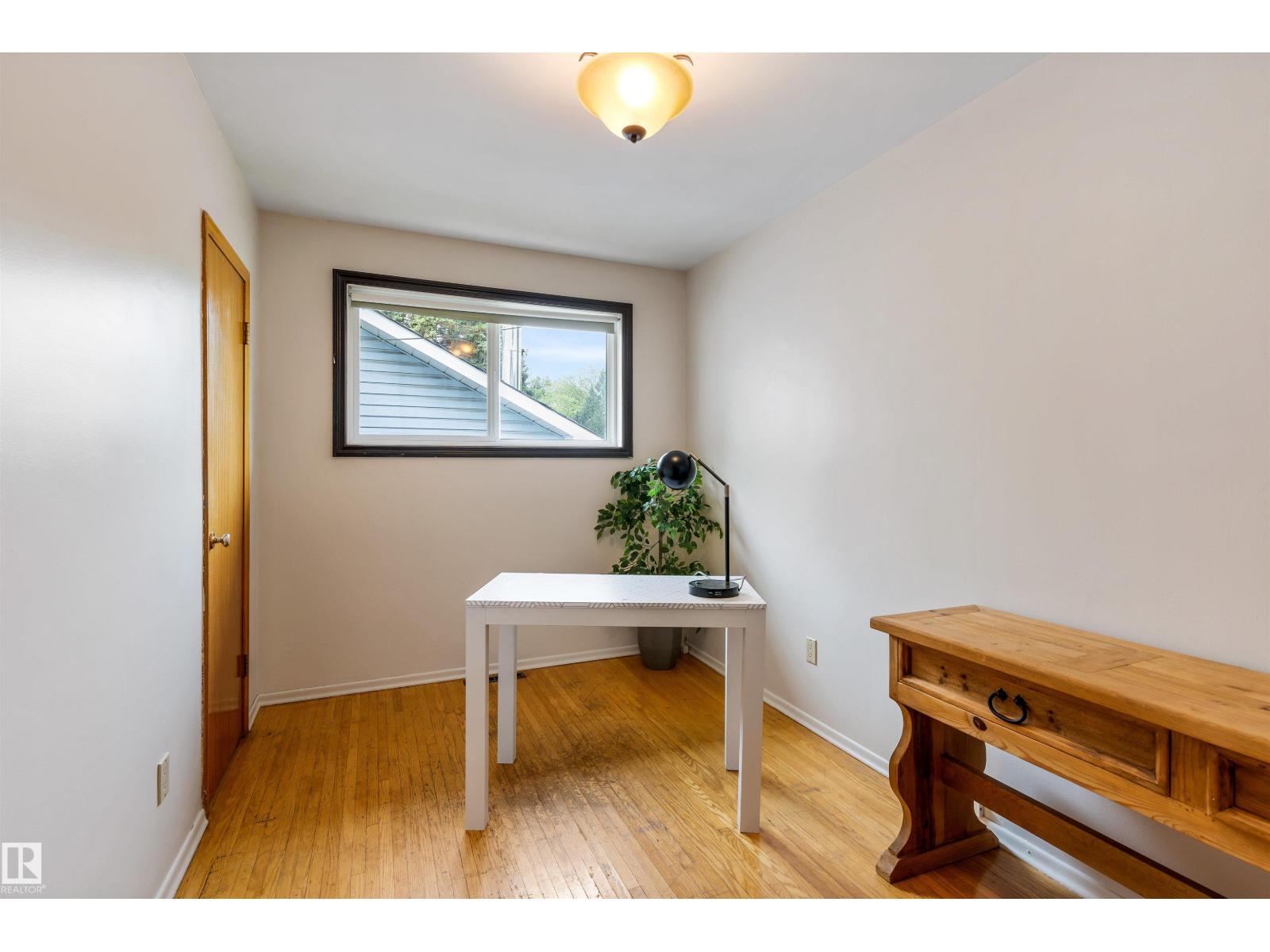 Single Family House Bungalow for Sale in  BELMONT DR St. Albert 