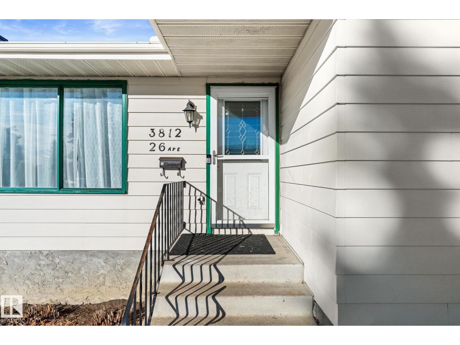 3812 26 AV NW - Photo 3 of 30, Edmonton, Alberta