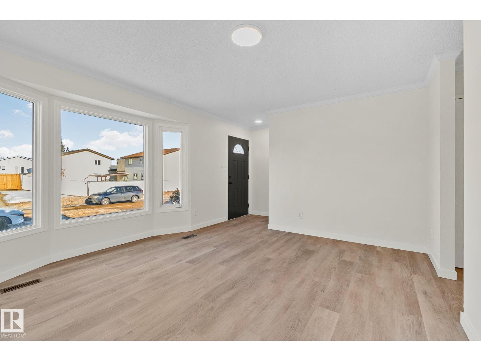 4631 126 AV NW - Photo 3 of 49, Edmonton, Alberta