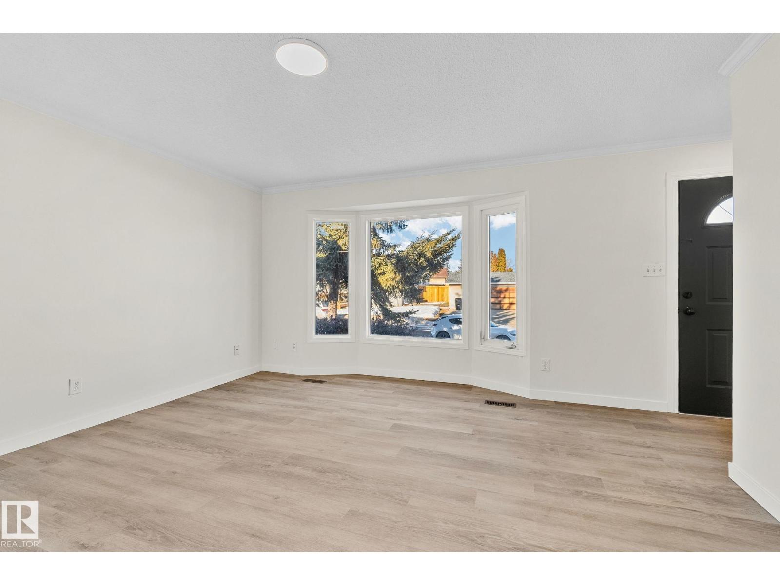 4631 126 AV NW - Photo 4 of 49, Edmonton, Alberta