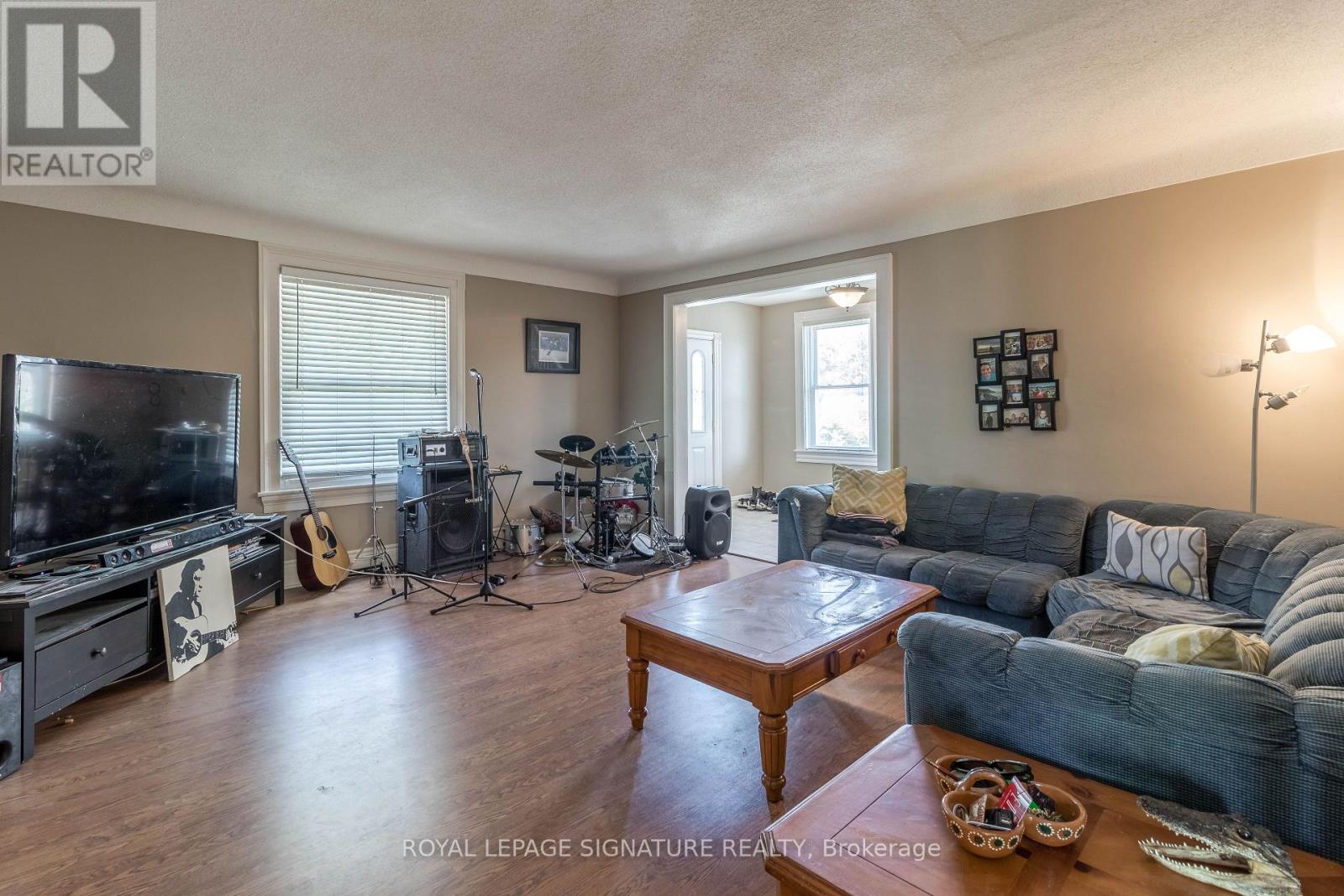 23 SULLIVAN AVENUE - 30