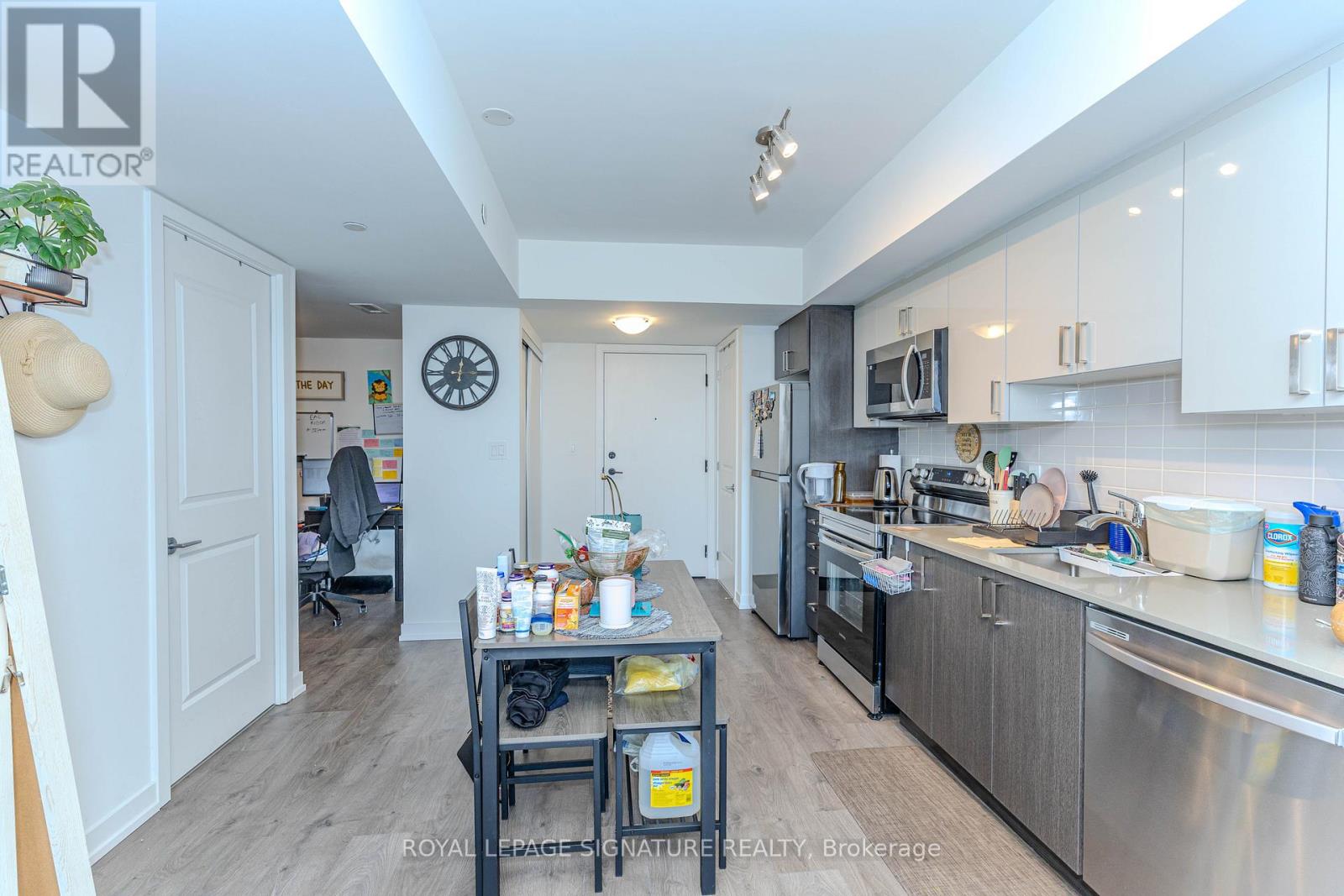 #813 556 MARLEE AVENUE - 14