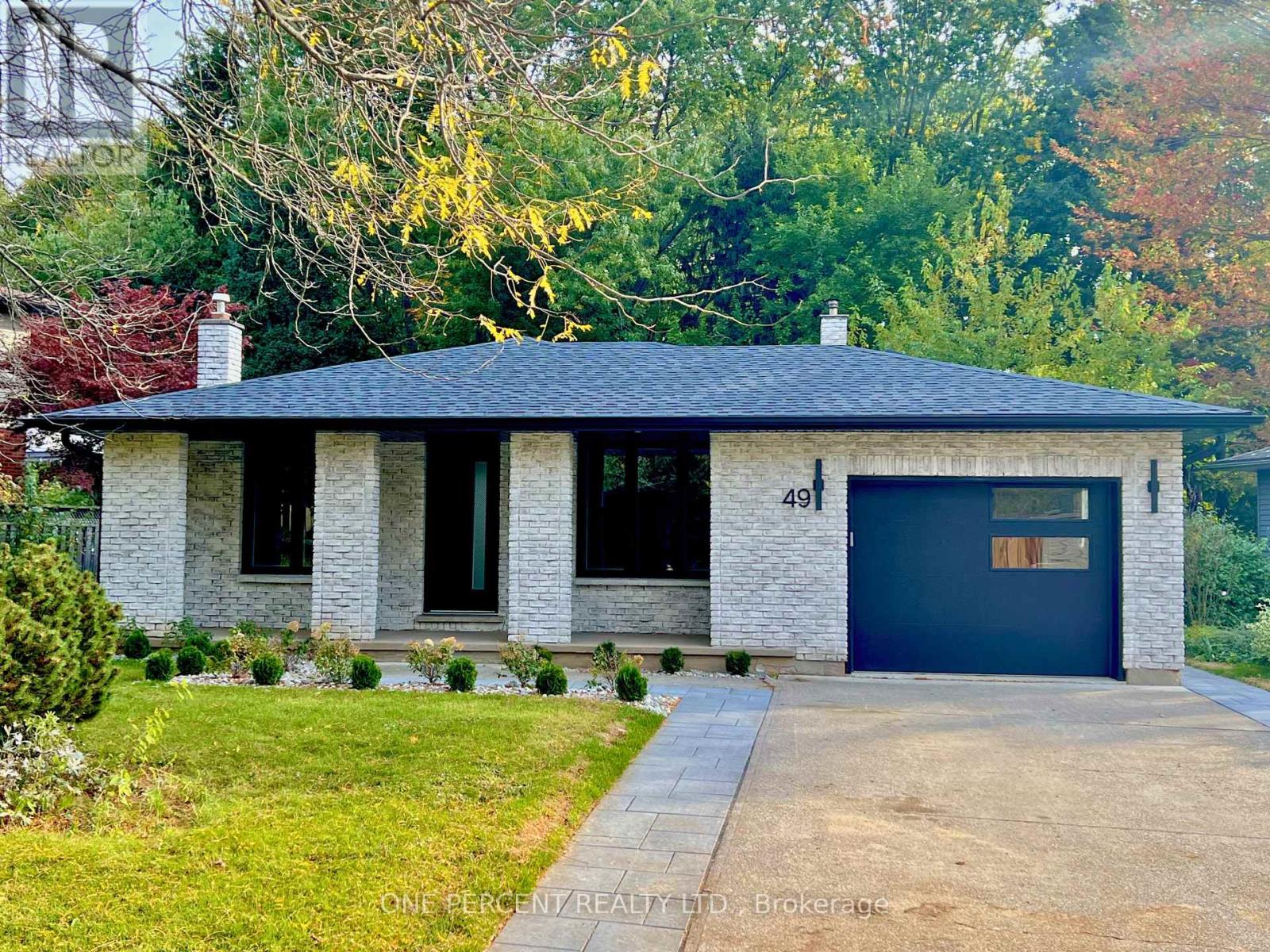 49 SPRUCESIDE CRESCENT