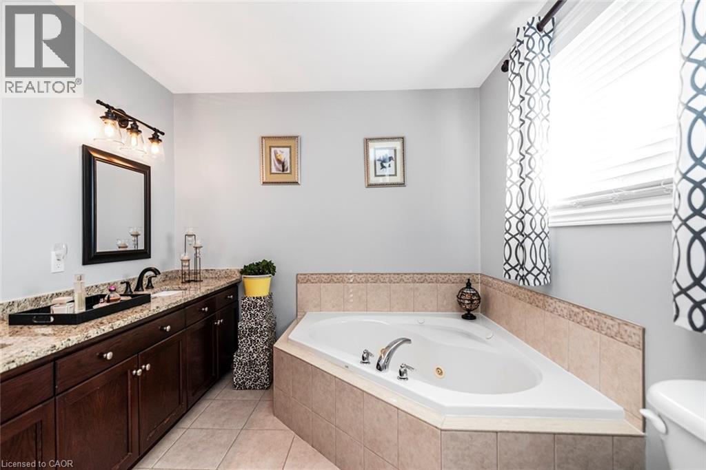 102 ERIKA Crescent - 17