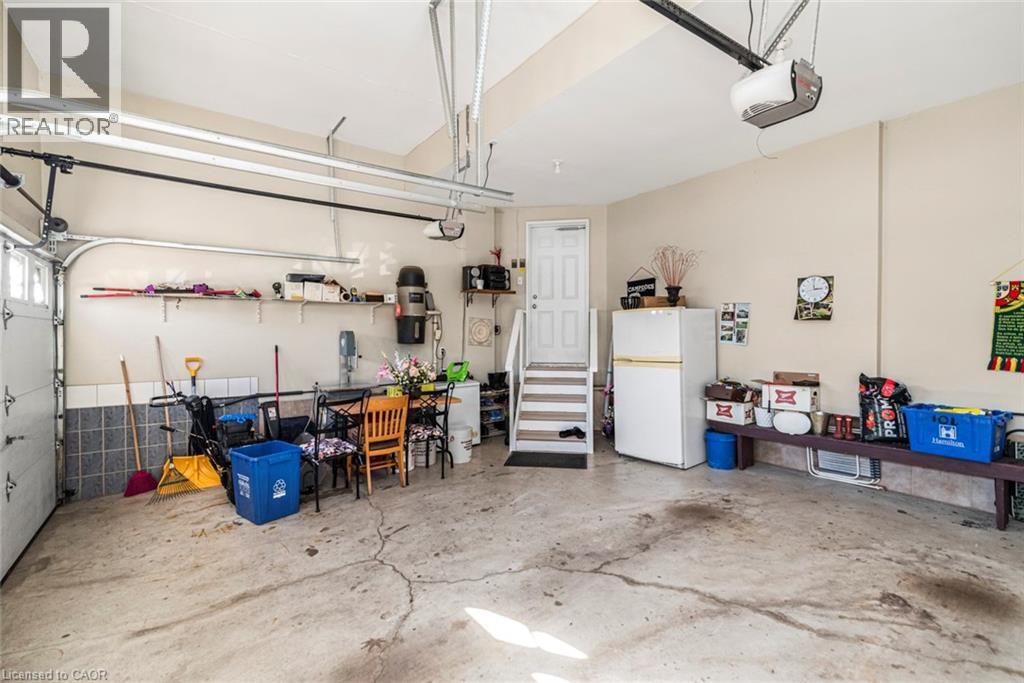 102 ERIKA Crescent - 25