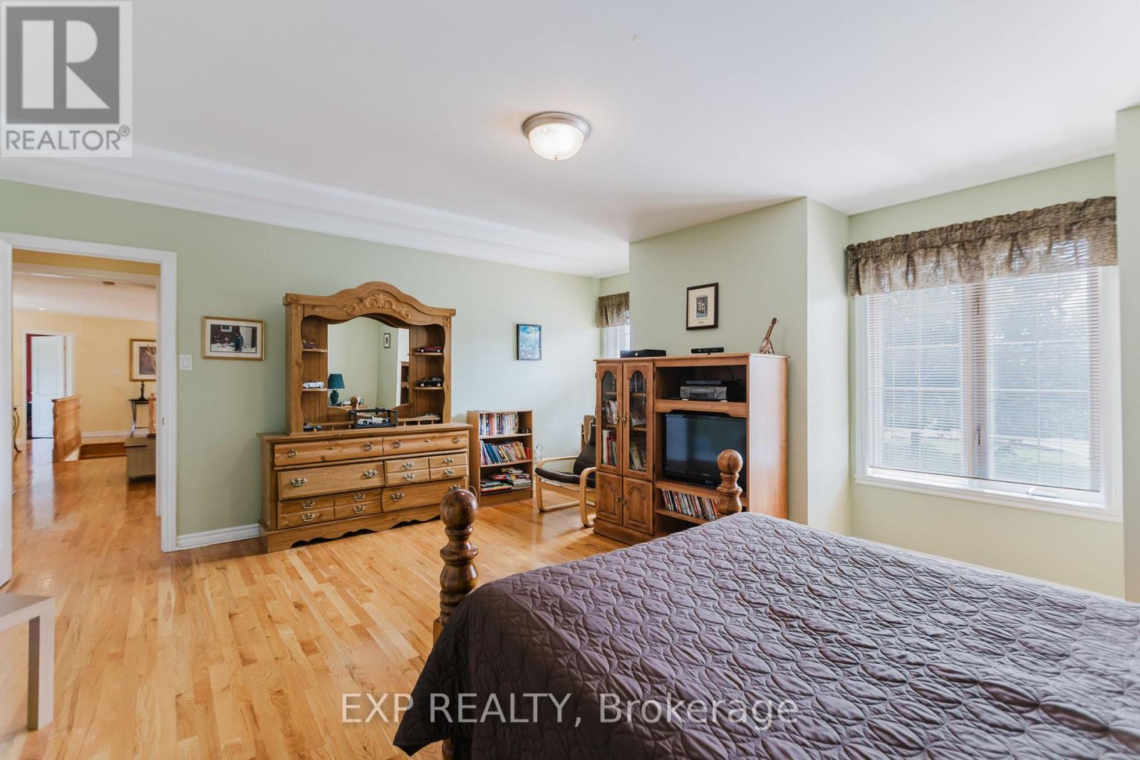 5472 WICKLOW DRIVE — photo 36