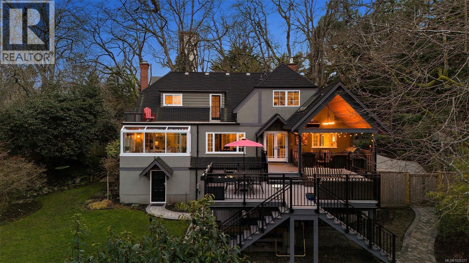 995 Terrace Ave, Victoria