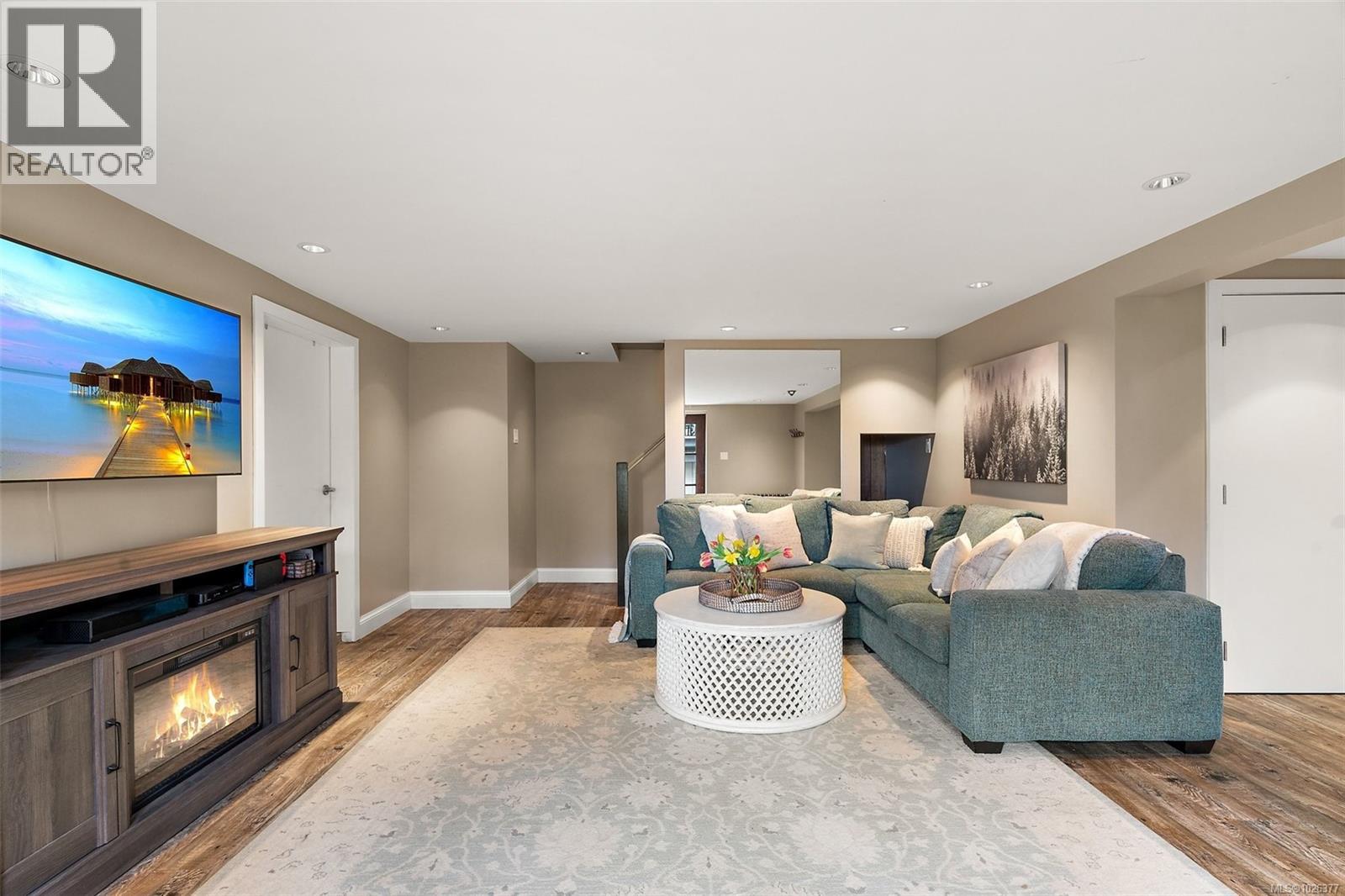 995 Terrace Ave, Victoria