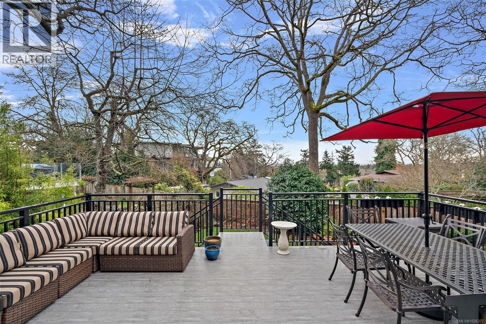 995 Terrace Ave, Victoria