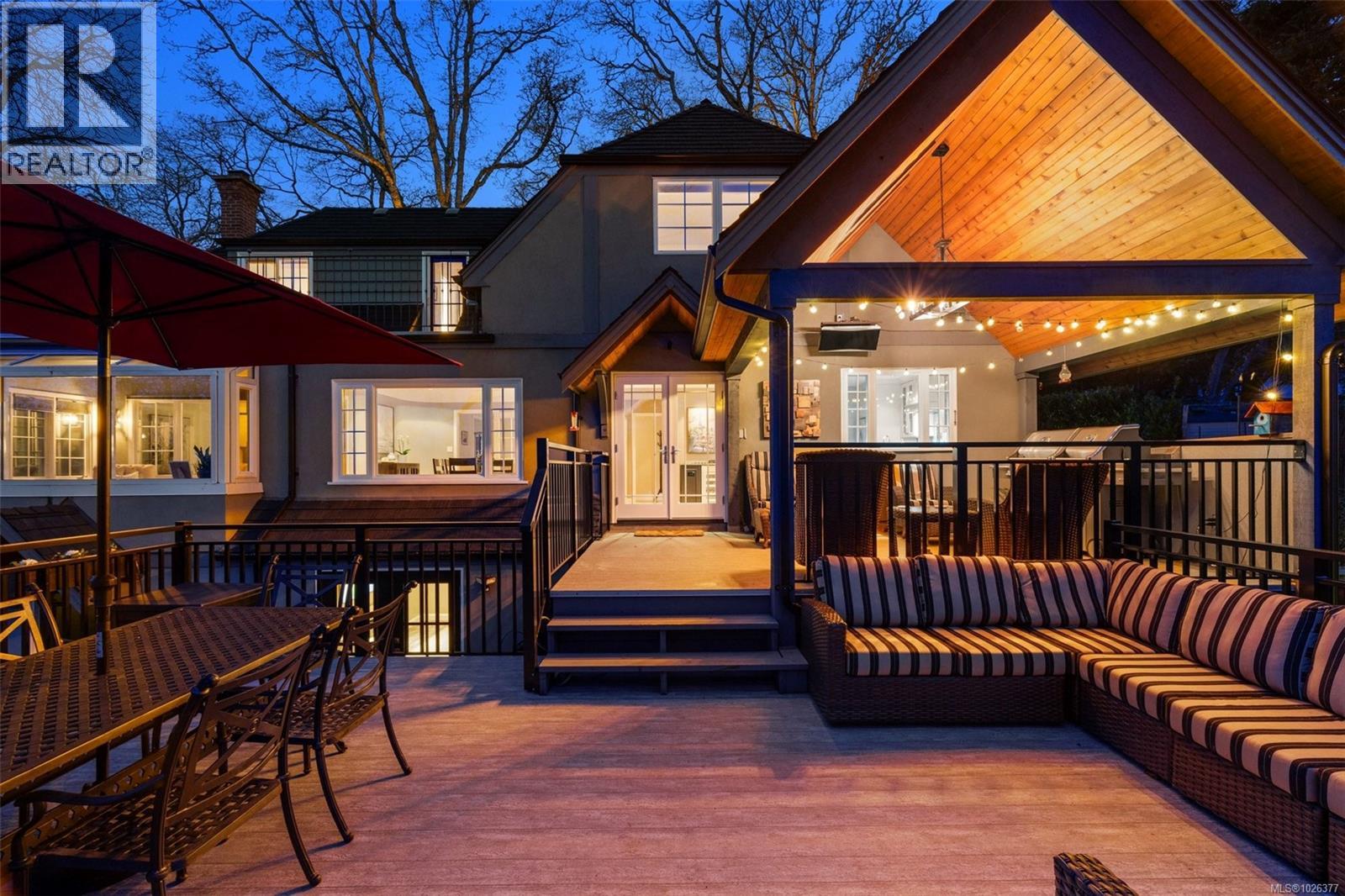 995 Terrace Ave, Victoria