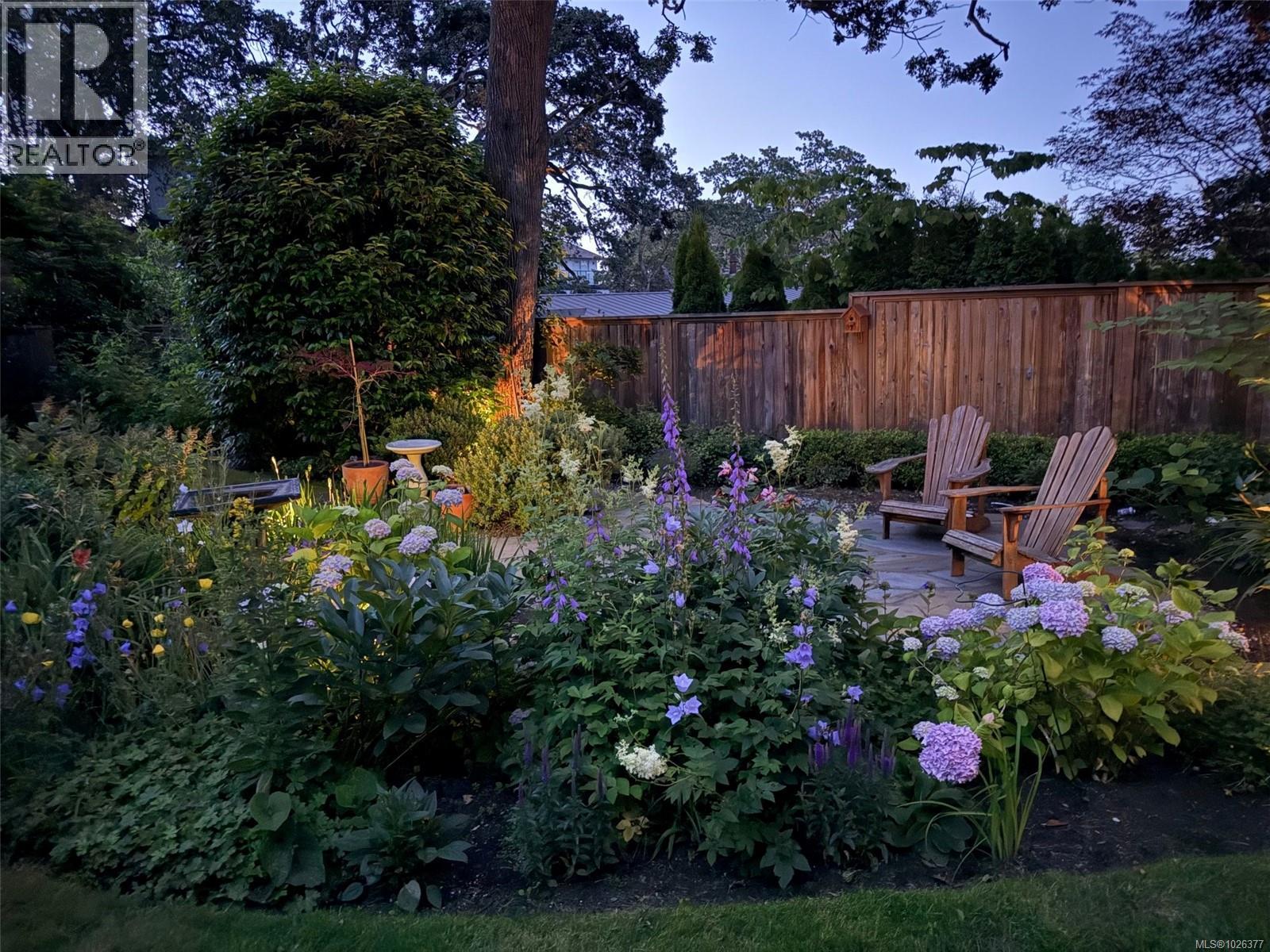 995 Terrace Ave, Victoria