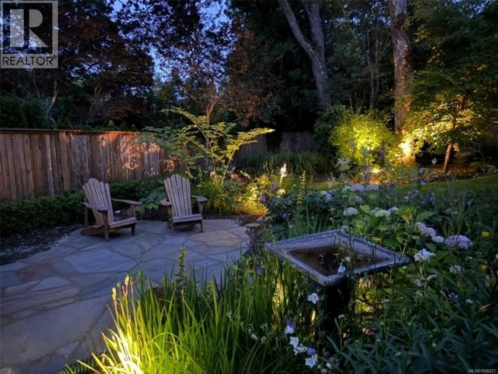 995 Terrace Ave, Victoria