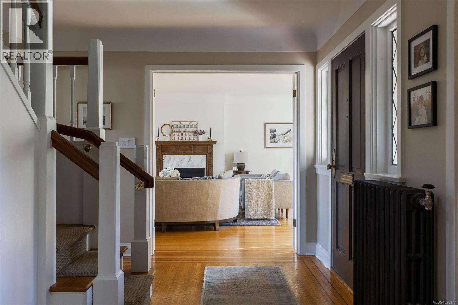 995 Terrace Ave, Victoria