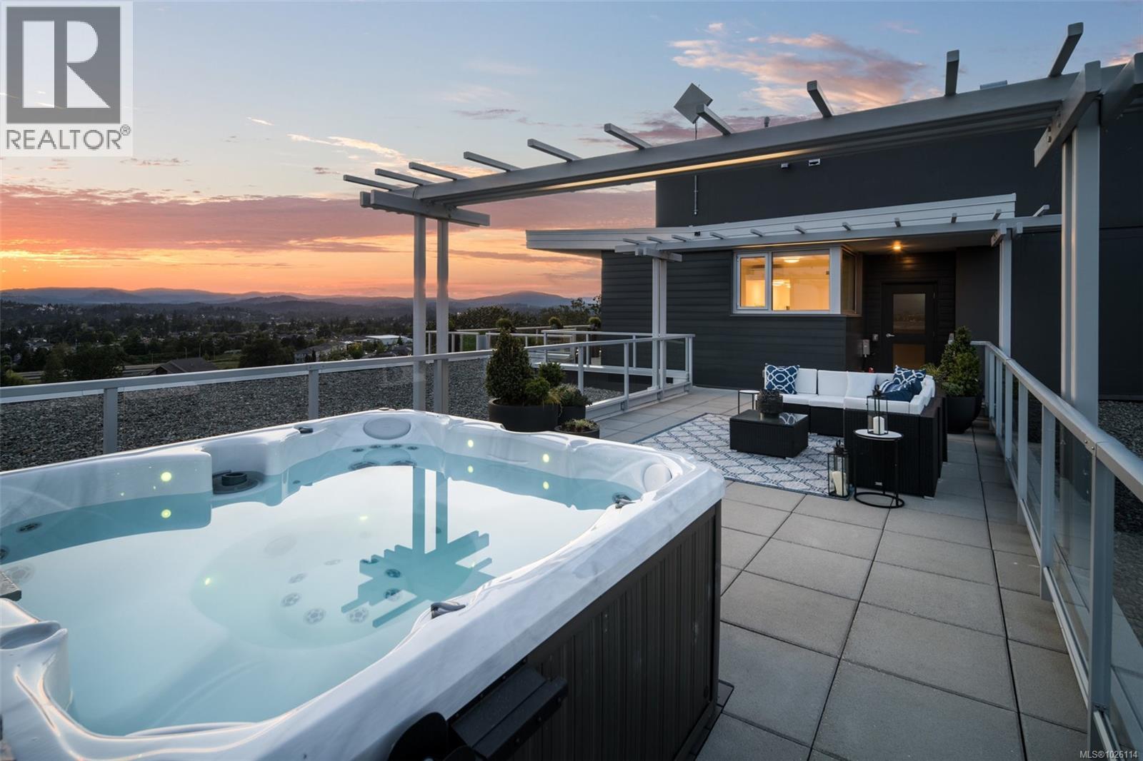 PH902 4009 Rainbow Hill Lane, Saanich