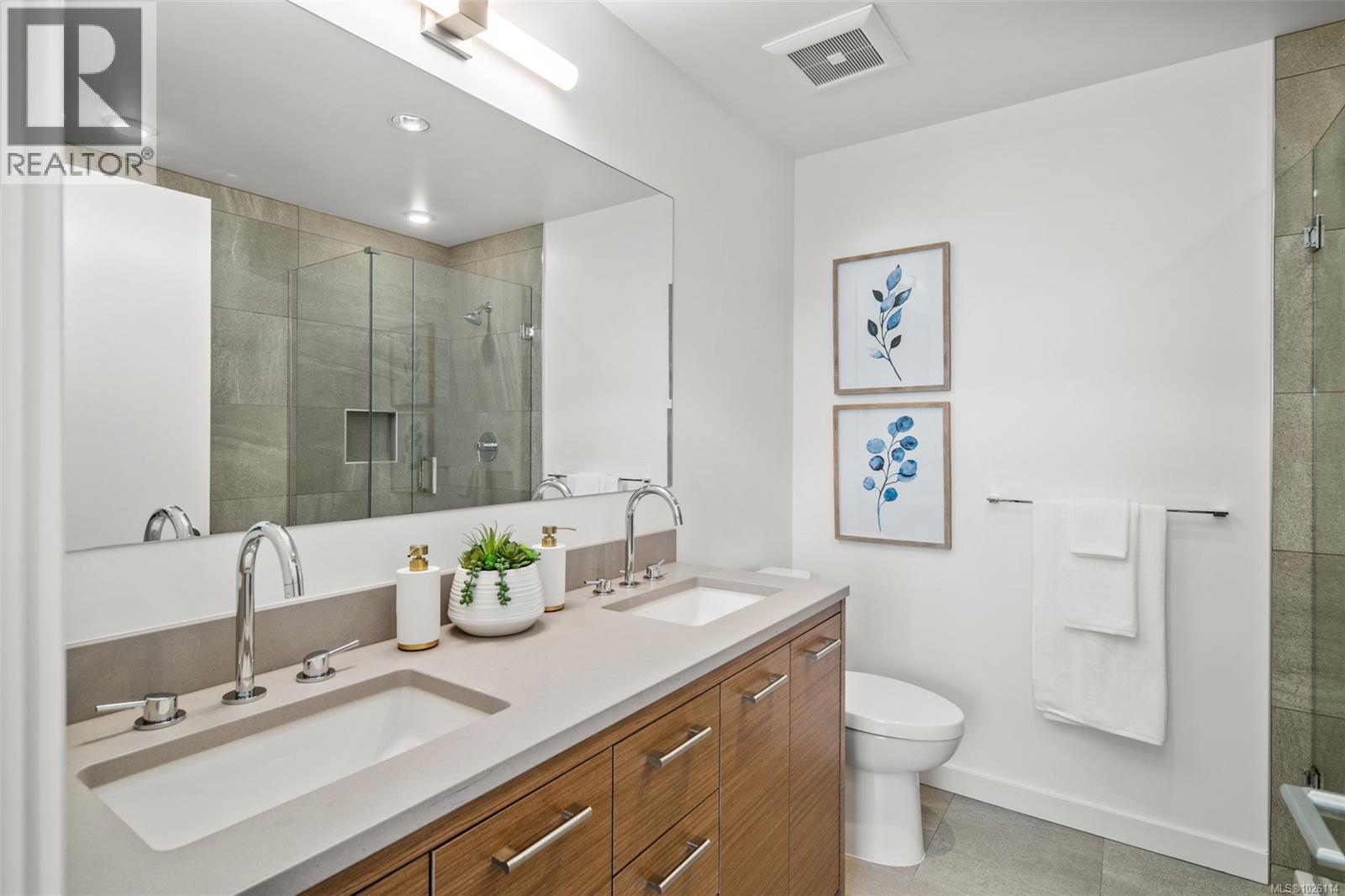 PH902 4009 Rainbow Hill Lane, Saanich