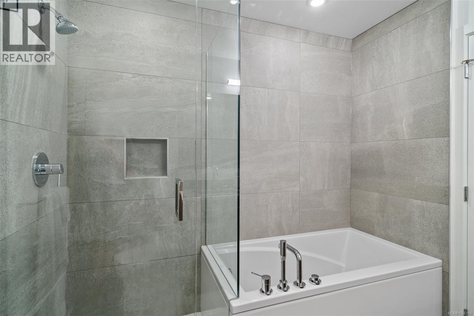 PH902 4009 Rainbow Hill Lane, Saanich