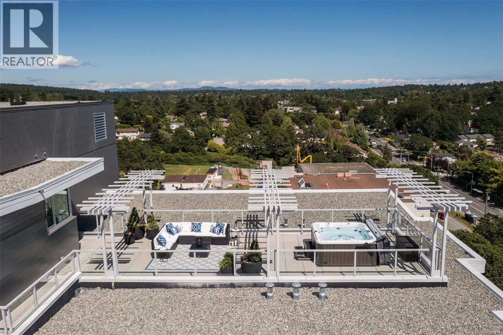 PH902 4009 Rainbow Hill Lane, Saanich