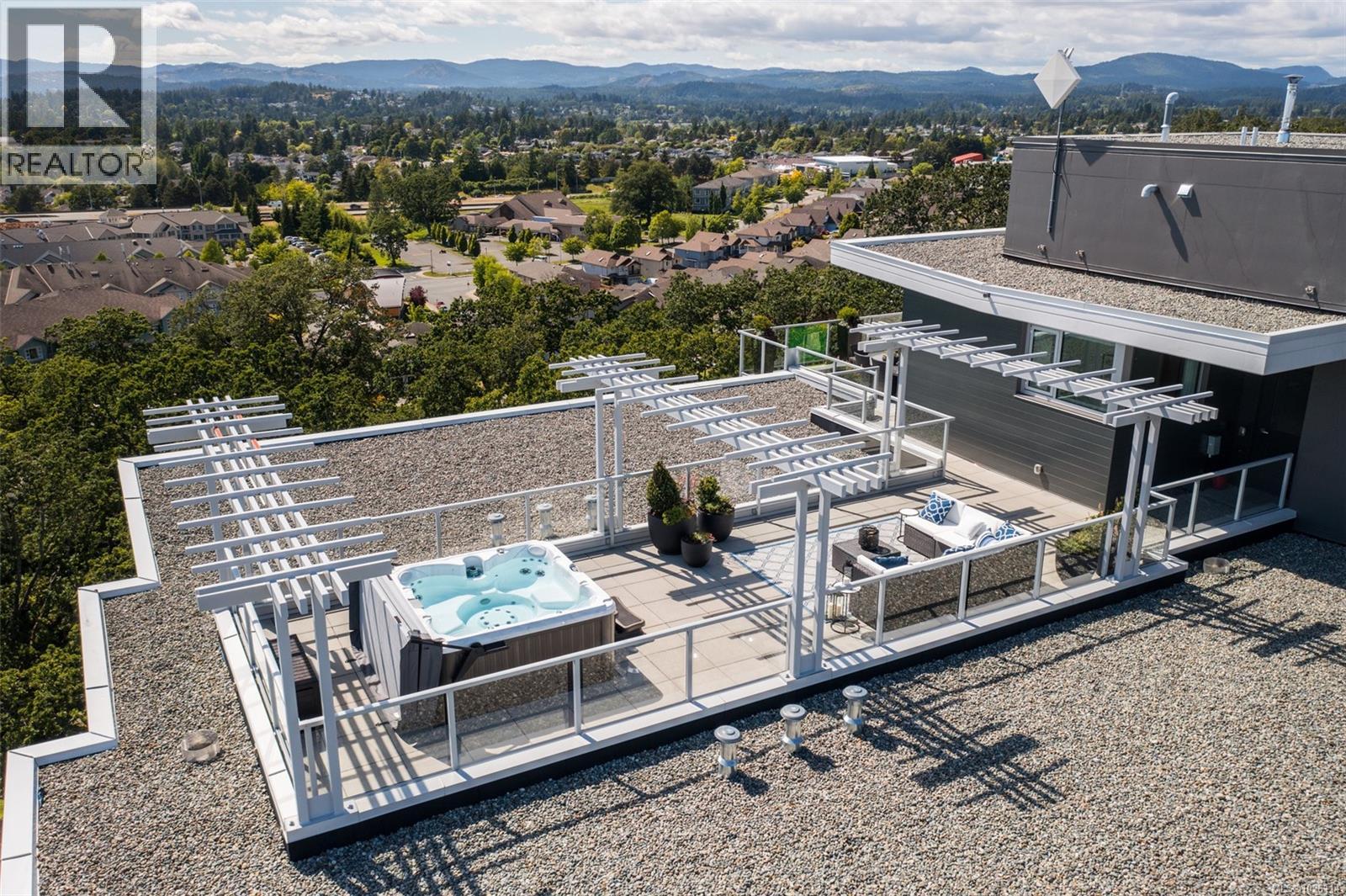 PH902 4009 Rainbow Hill Lane, Saanich