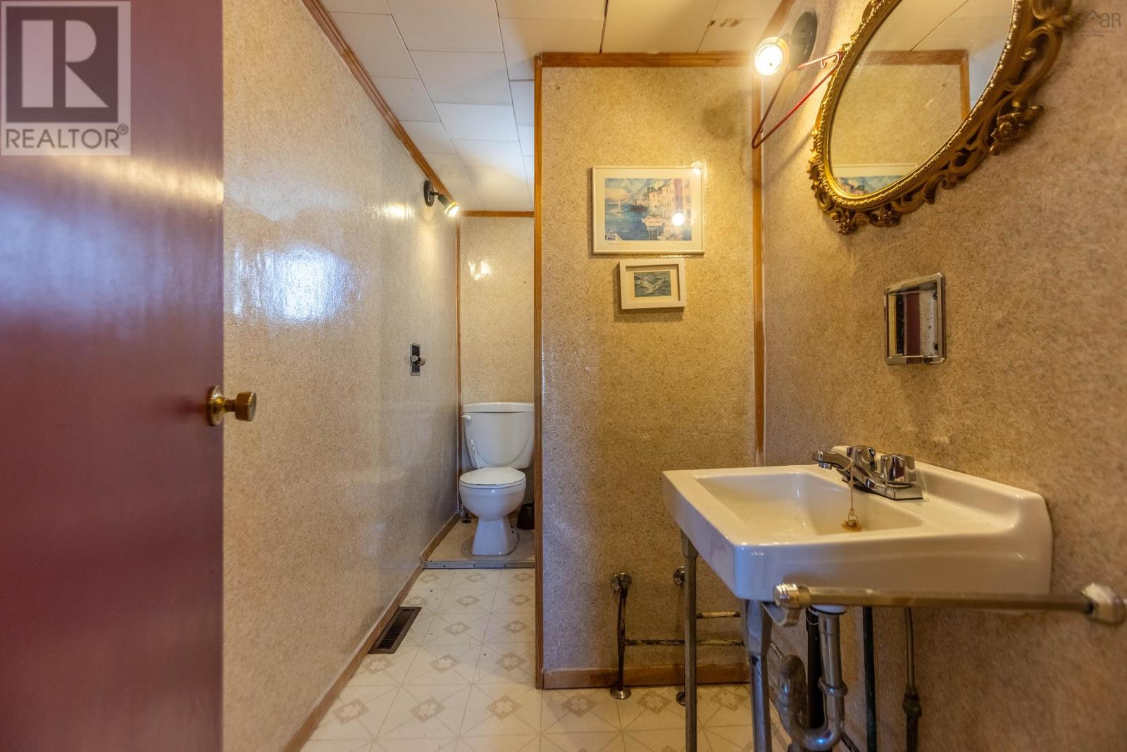 Property 15 of 29 of 135 Pleasant Street E