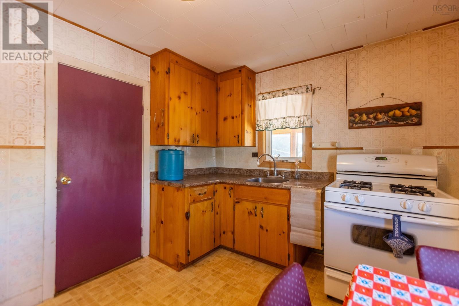 Property 21 of 29 of 135 Pleasant Street E