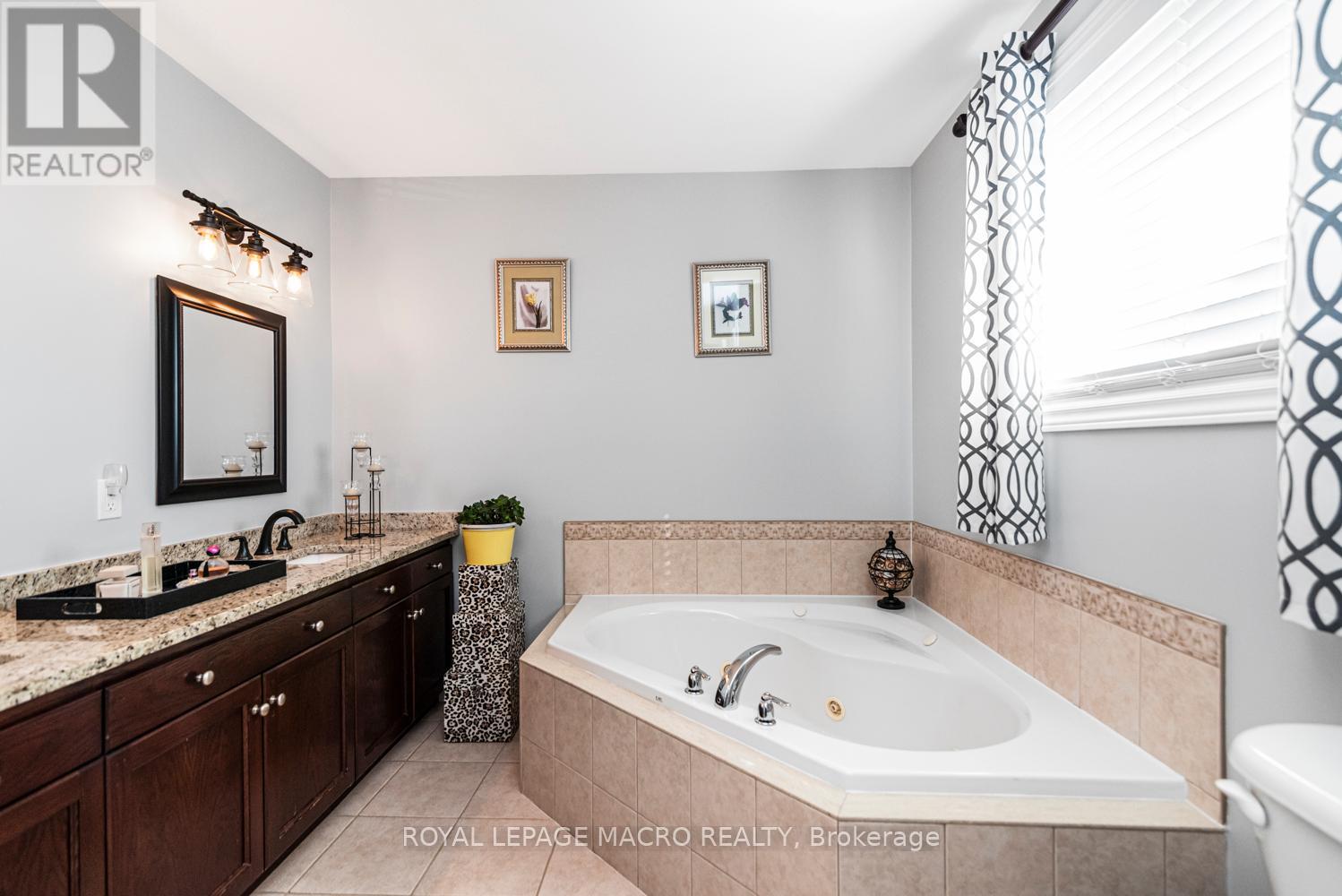 102 ERIKA CRESCENT - 19