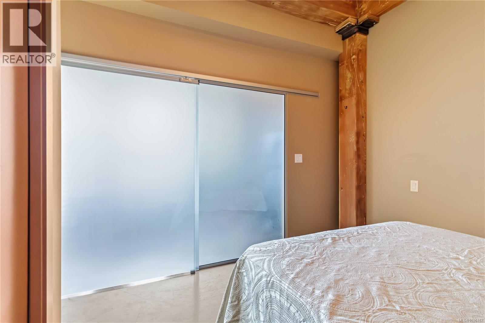 #214 599 PANDORA AVE - 11