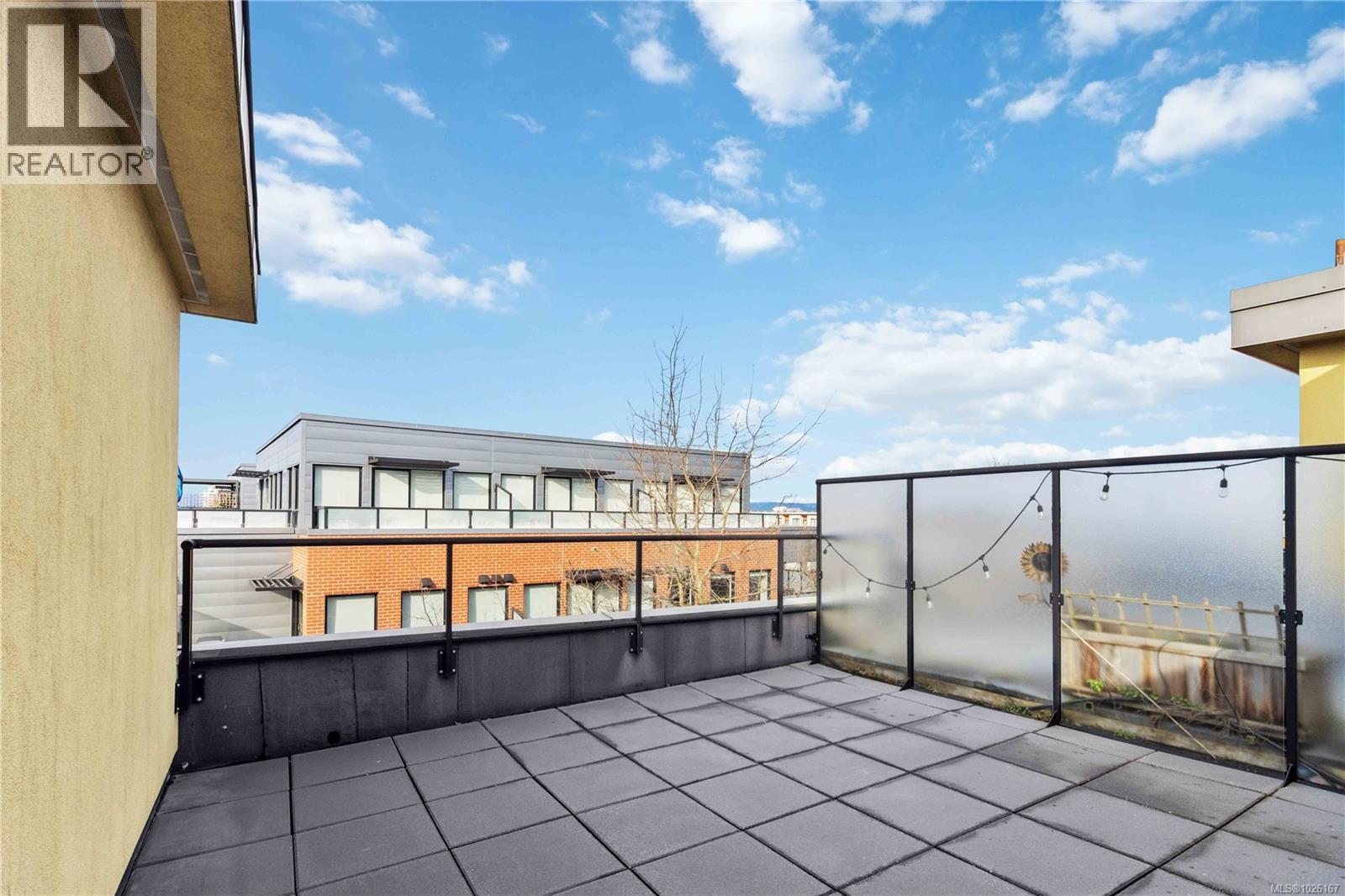 #214 599 PANDORA AVE - 16