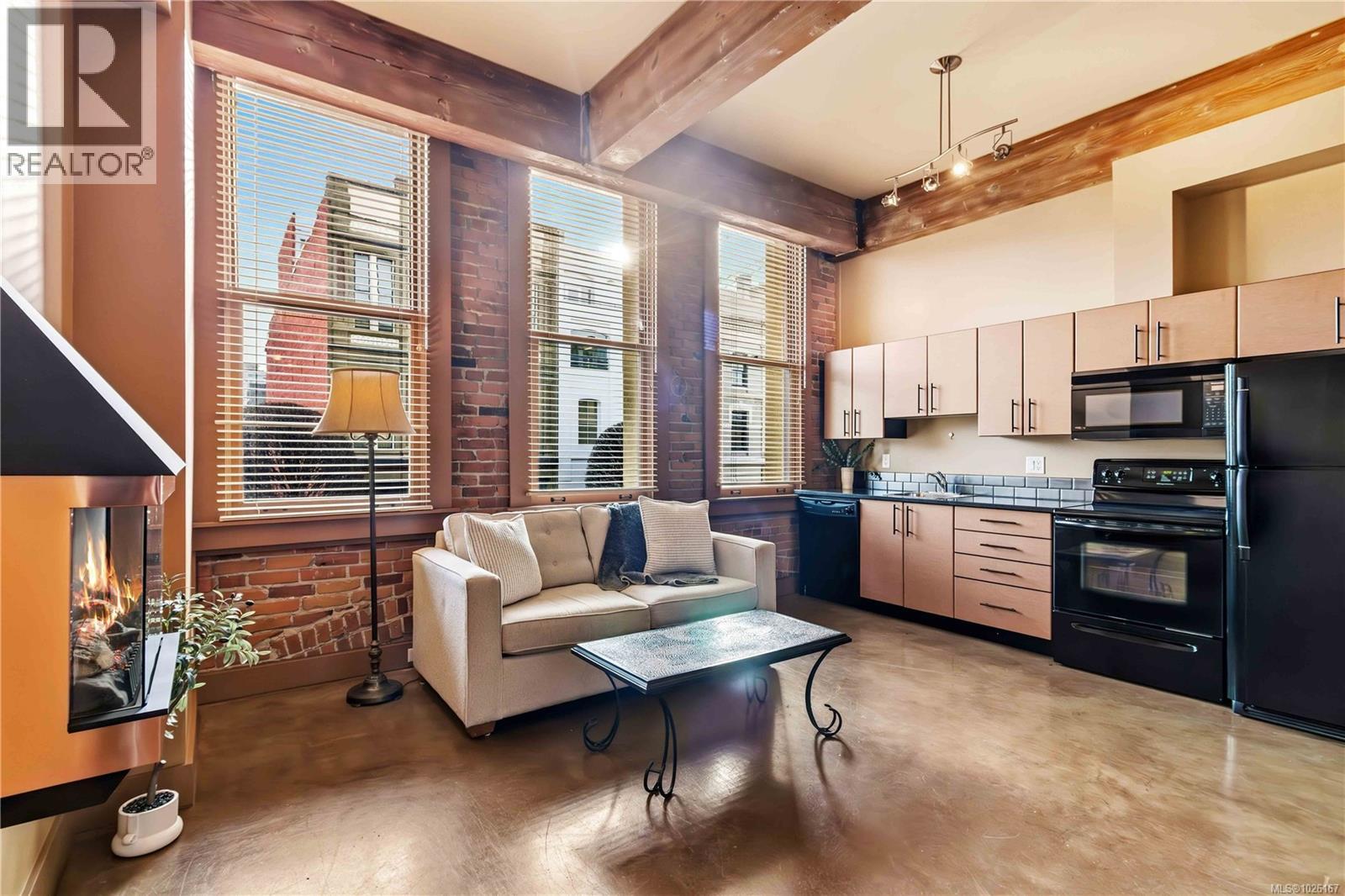 #214 599 PANDORA AVE - Image 2