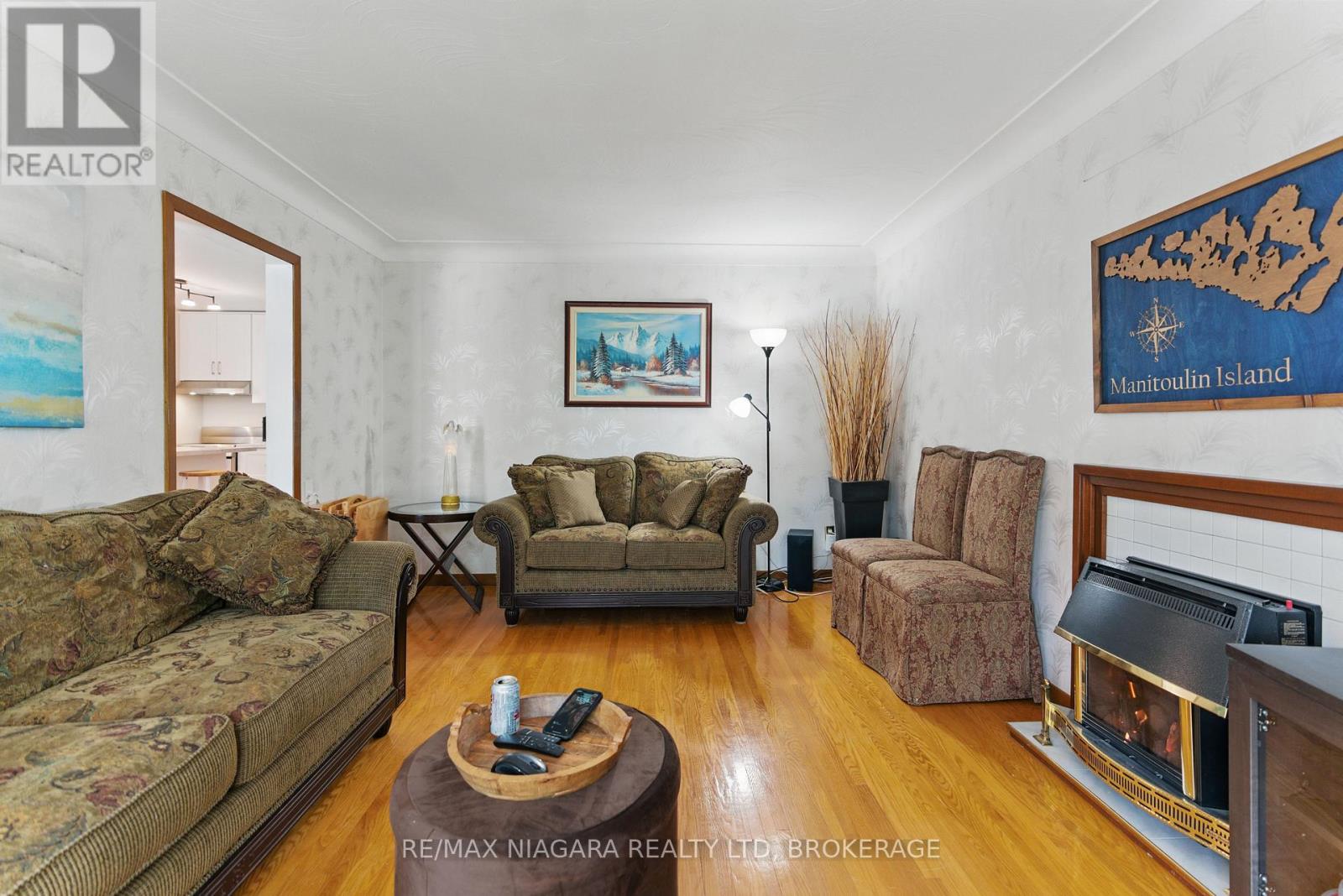 84 REGENT DRIVE - 17