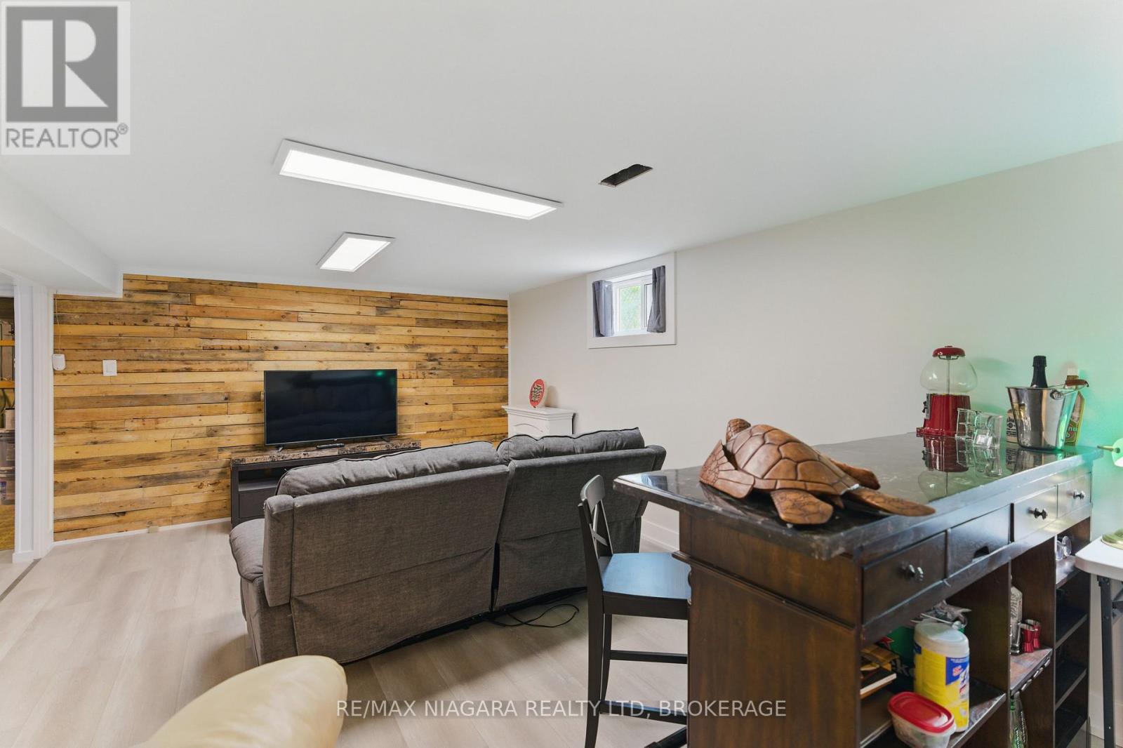 84 REGENT DRIVE - 31