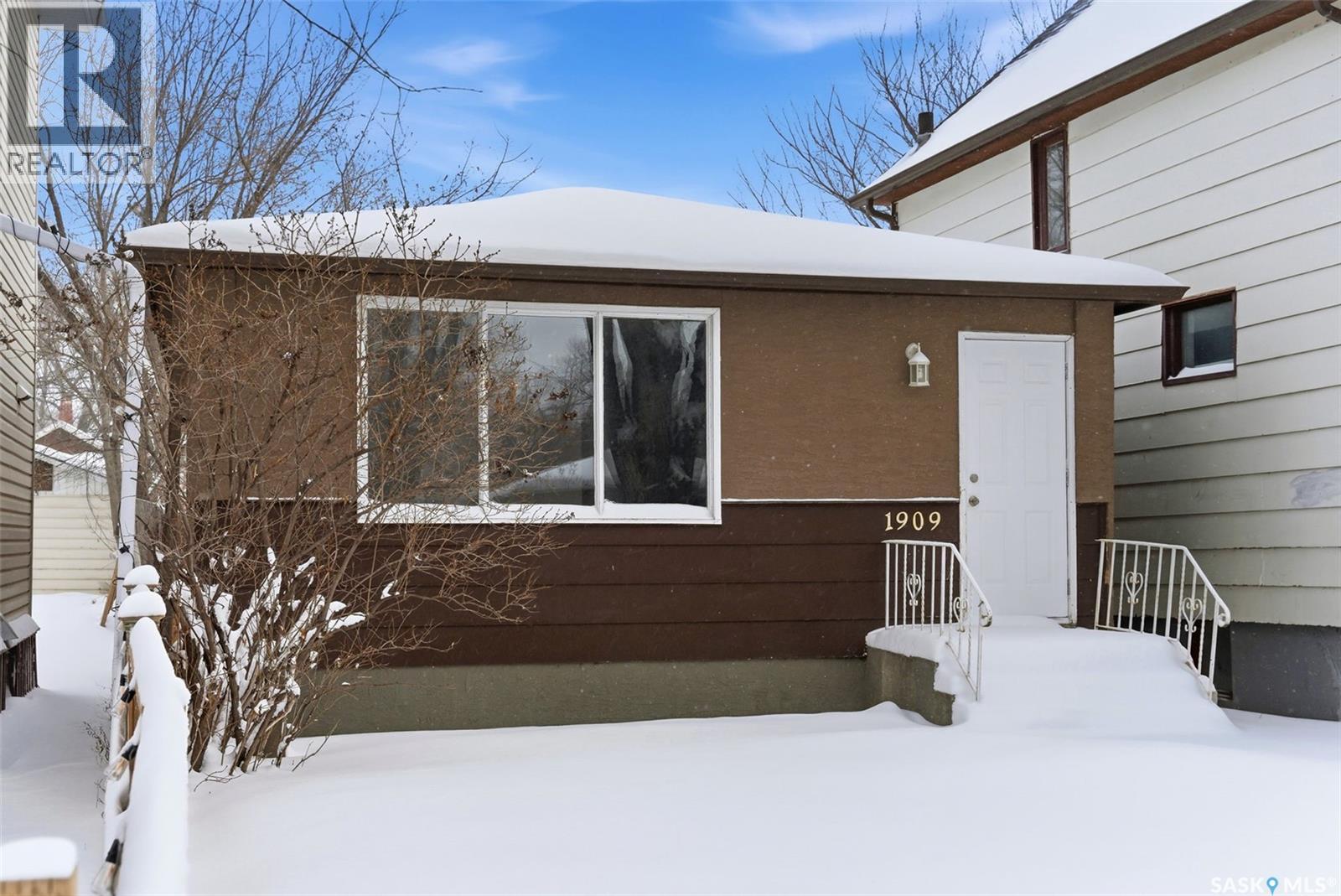 1909 Montreal STREET - 2