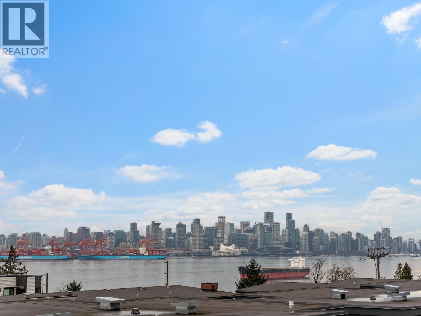 27 533 E 3RD STREET, North Vancouver