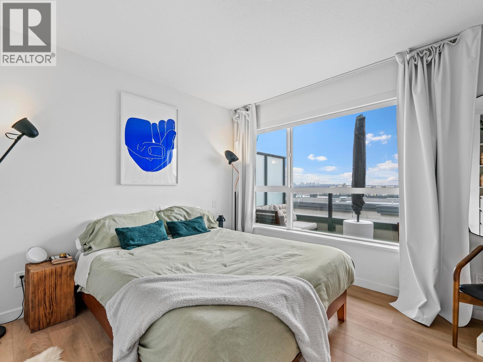 27 533 E 3RD STREET, North Vancouver