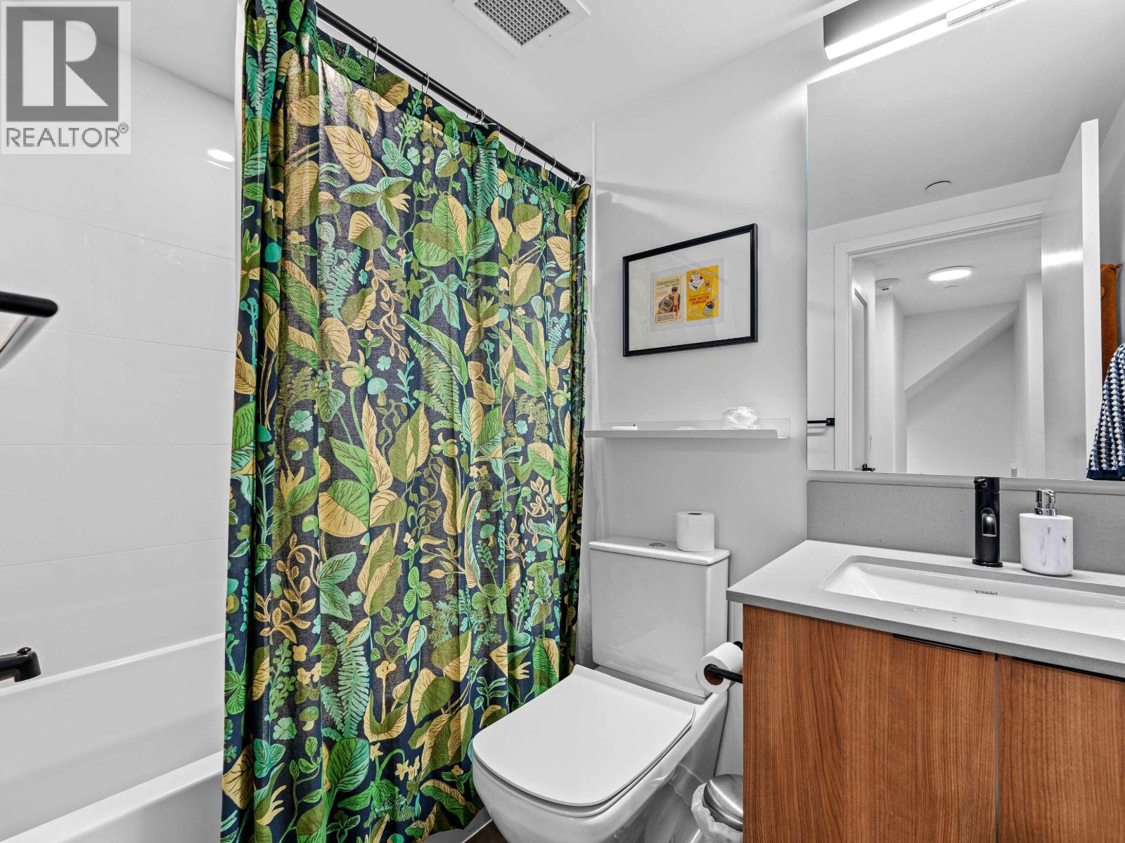 27 533 E 3RD STREET, North Vancouver