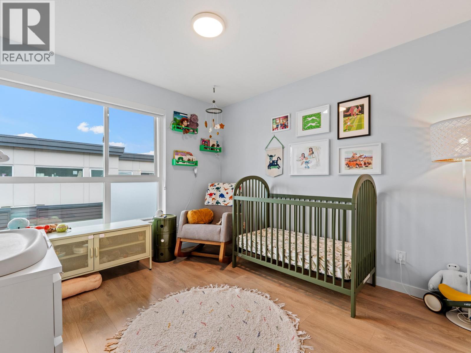 27 533 E 3RD STREET, North Vancouver