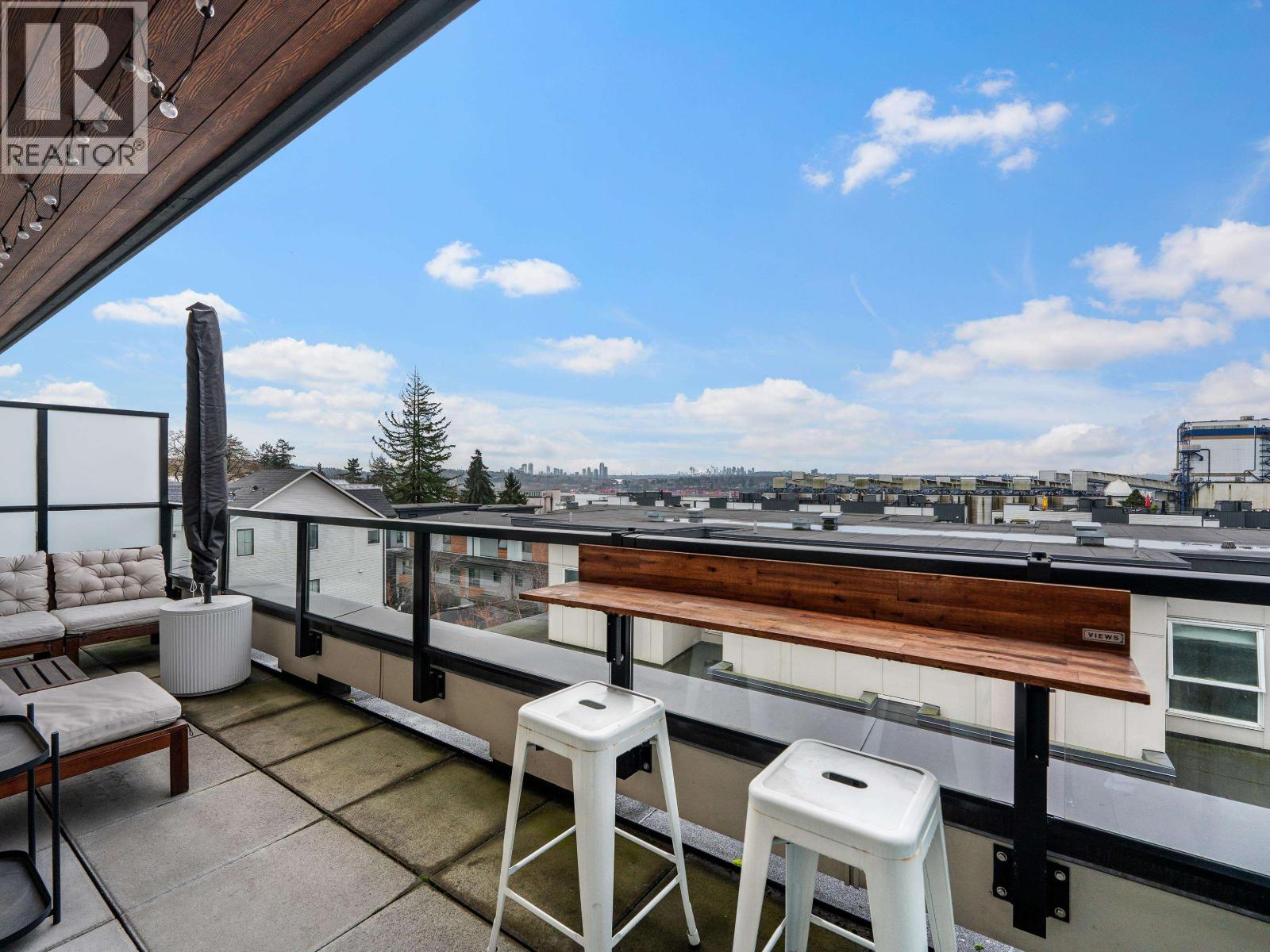 27 533 E 3RD STREET, North Vancouver