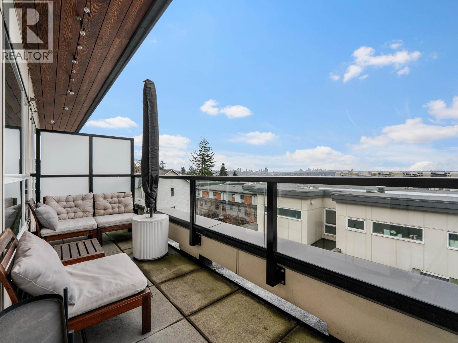 27 533 E 3RD STREET, North Vancouver