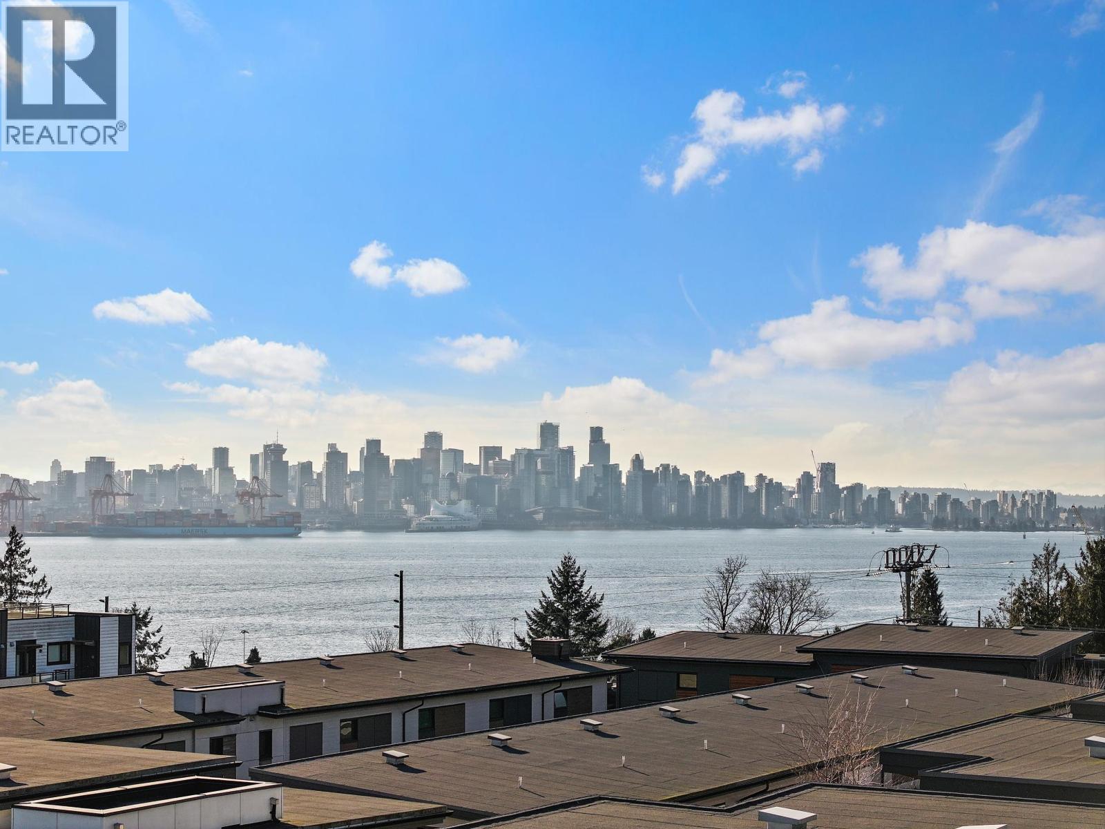 27 533 E 3RD STREET, North Vancouver