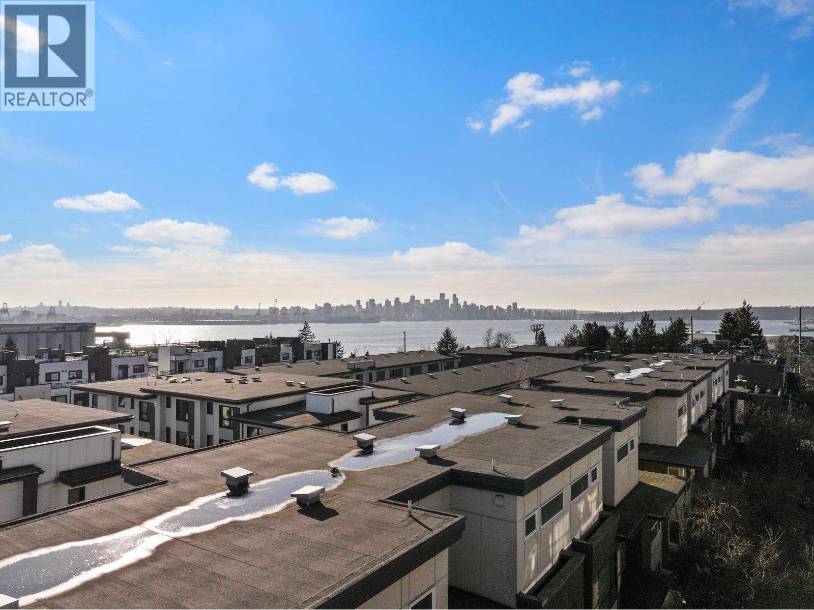 27 533 E 3RD STREET, North Vancouver