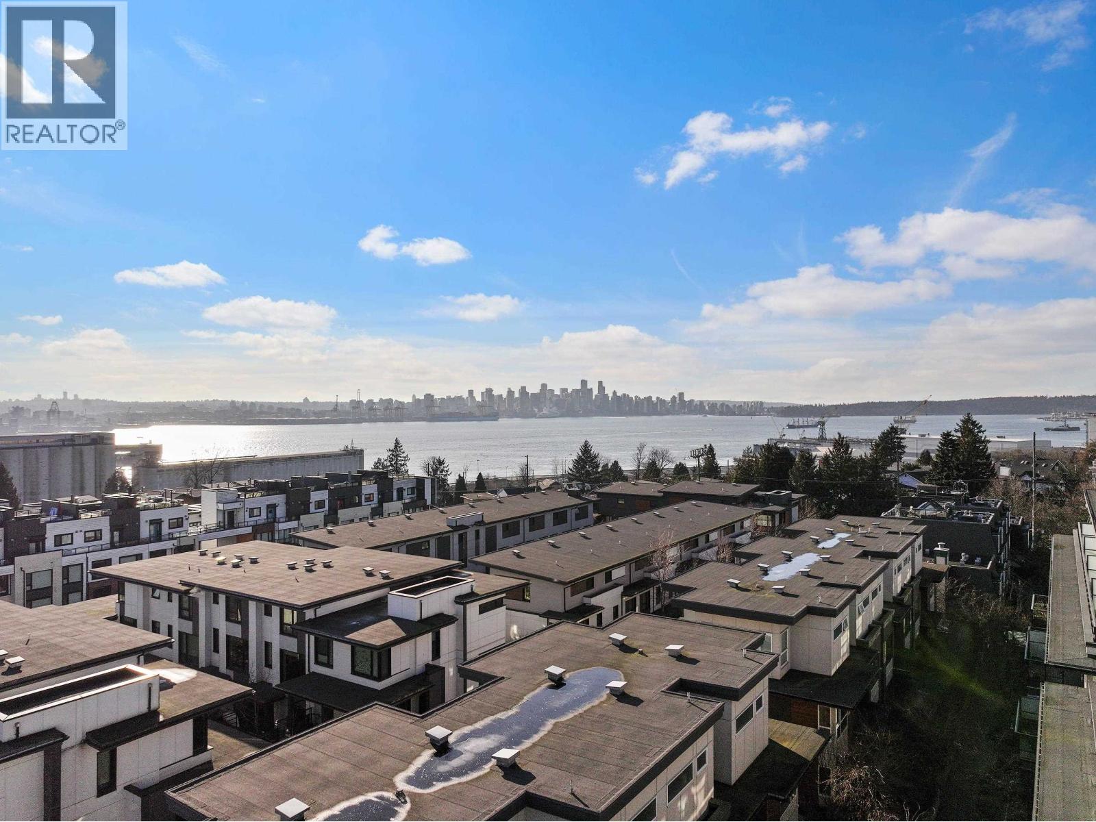 27 533 E 3RD STREET, North Vancouver