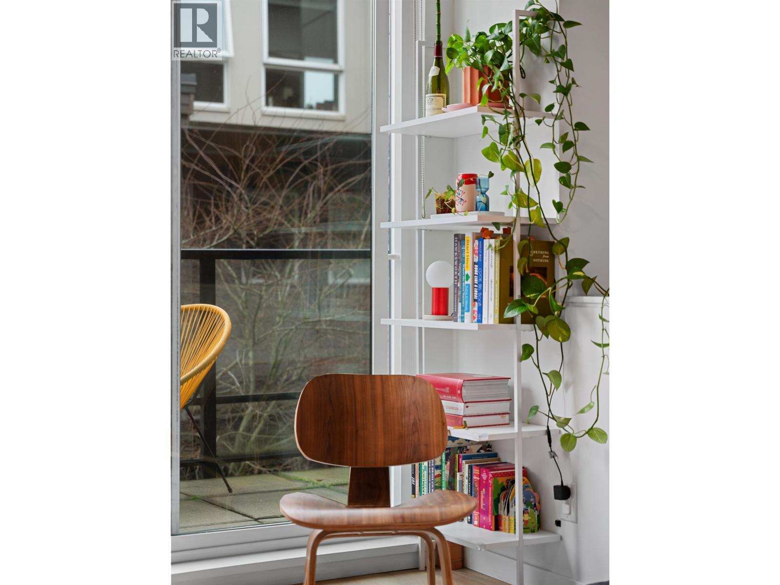 27 533 E 3RD STREET, North Vancouver