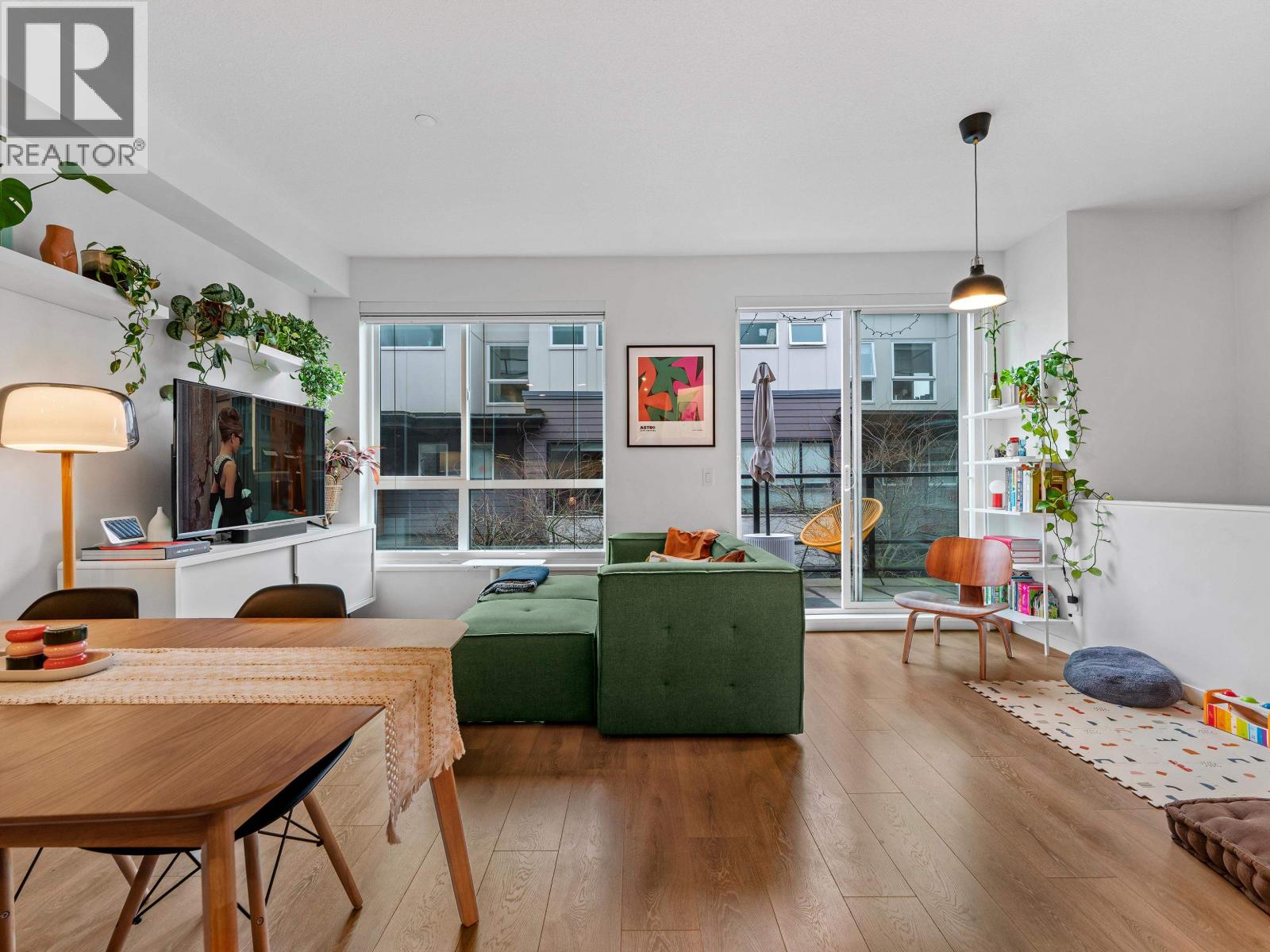 27 533 E 3RD STREET, North Vancouver