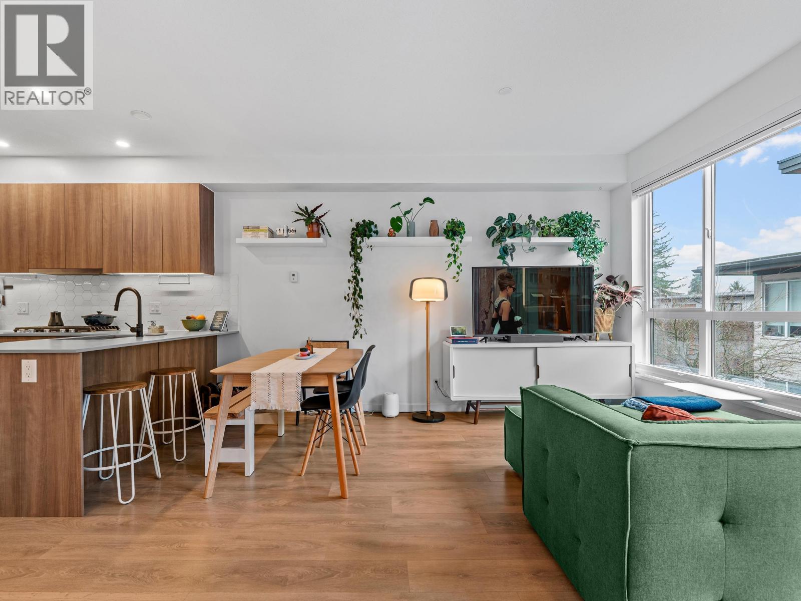 27 533 E 3RD STREET, North Vancouver