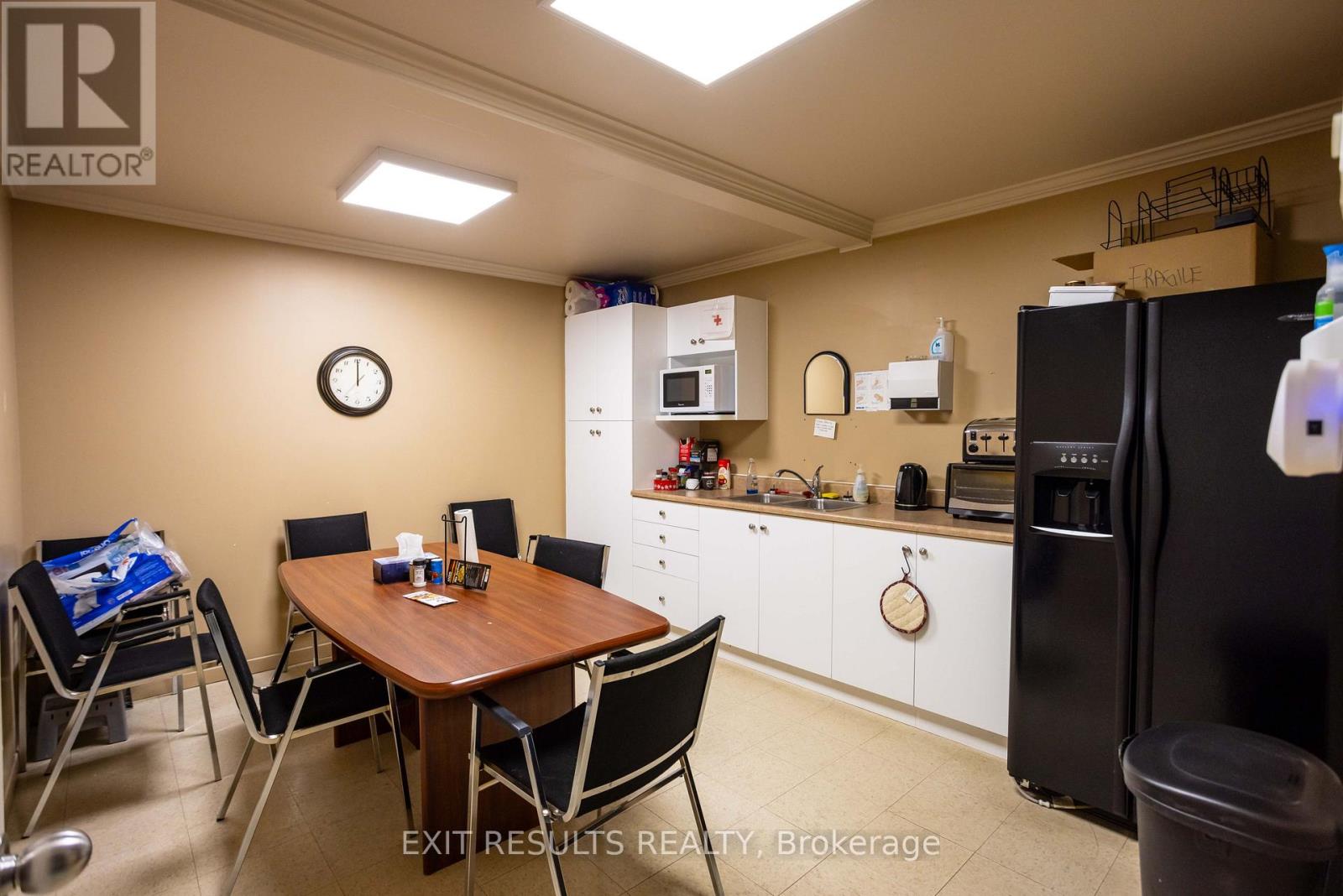 Studio for Rent in Ottawa – 1027 NOTRE DAME STREET, Ottawa – By Peter Sagos - Image 22
